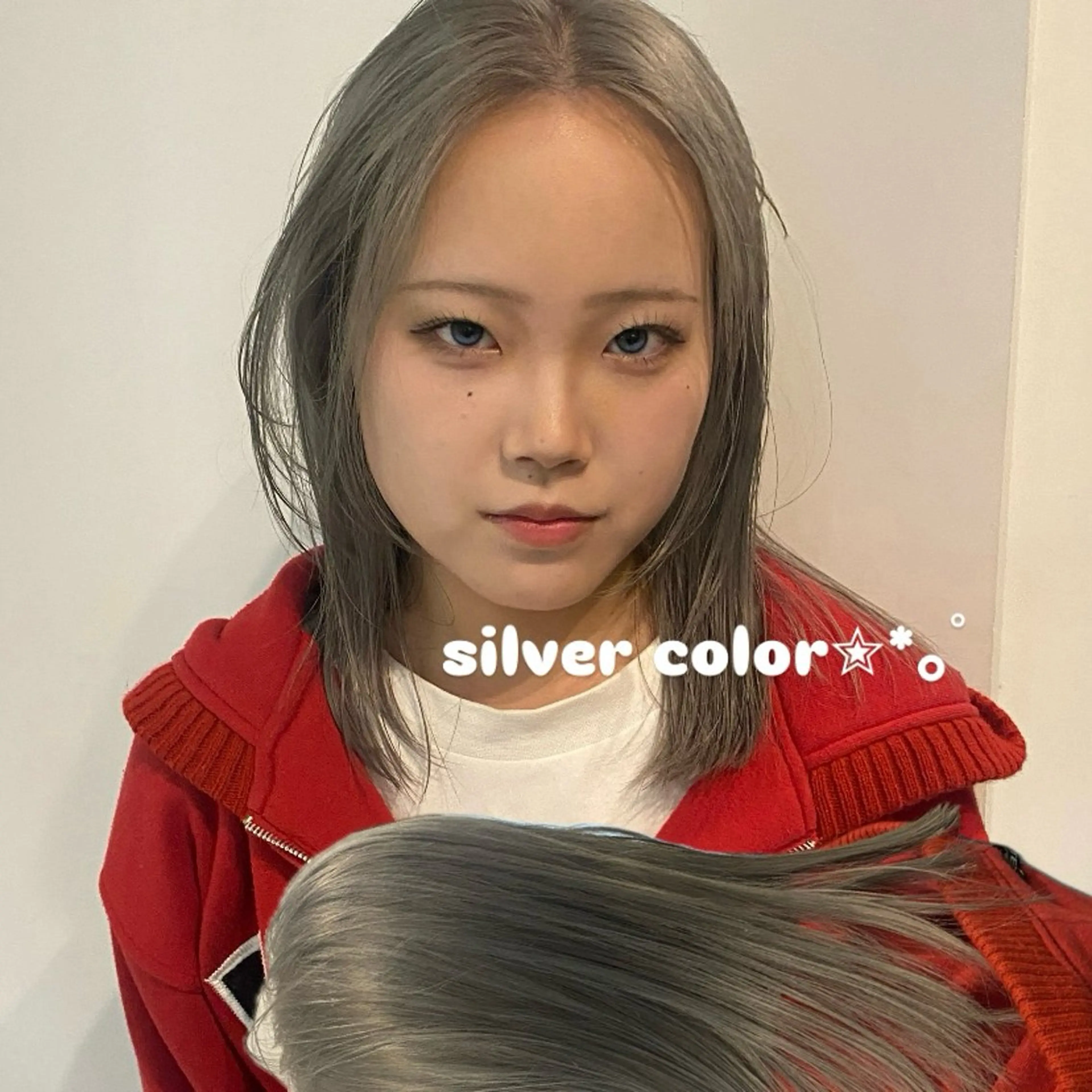 セミロング カラー ヘアカラー ササキ モモカ🦙💫のヘアスタイル