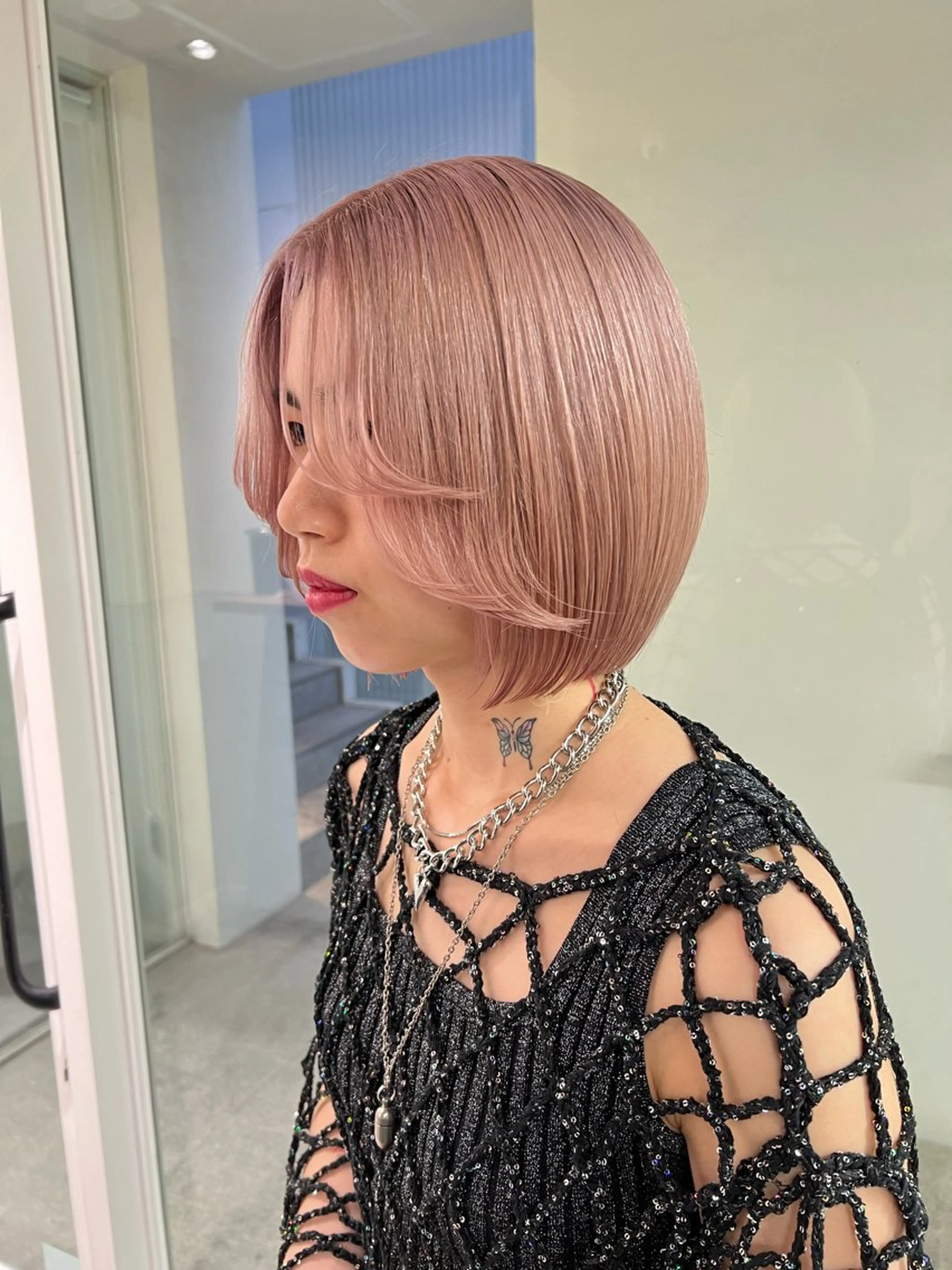 ショート カラー ベージュカラー ブリーチ ピンクカラー ピンクベージュ TOMOYA/ ショート、レイヤーのヘアスタイル