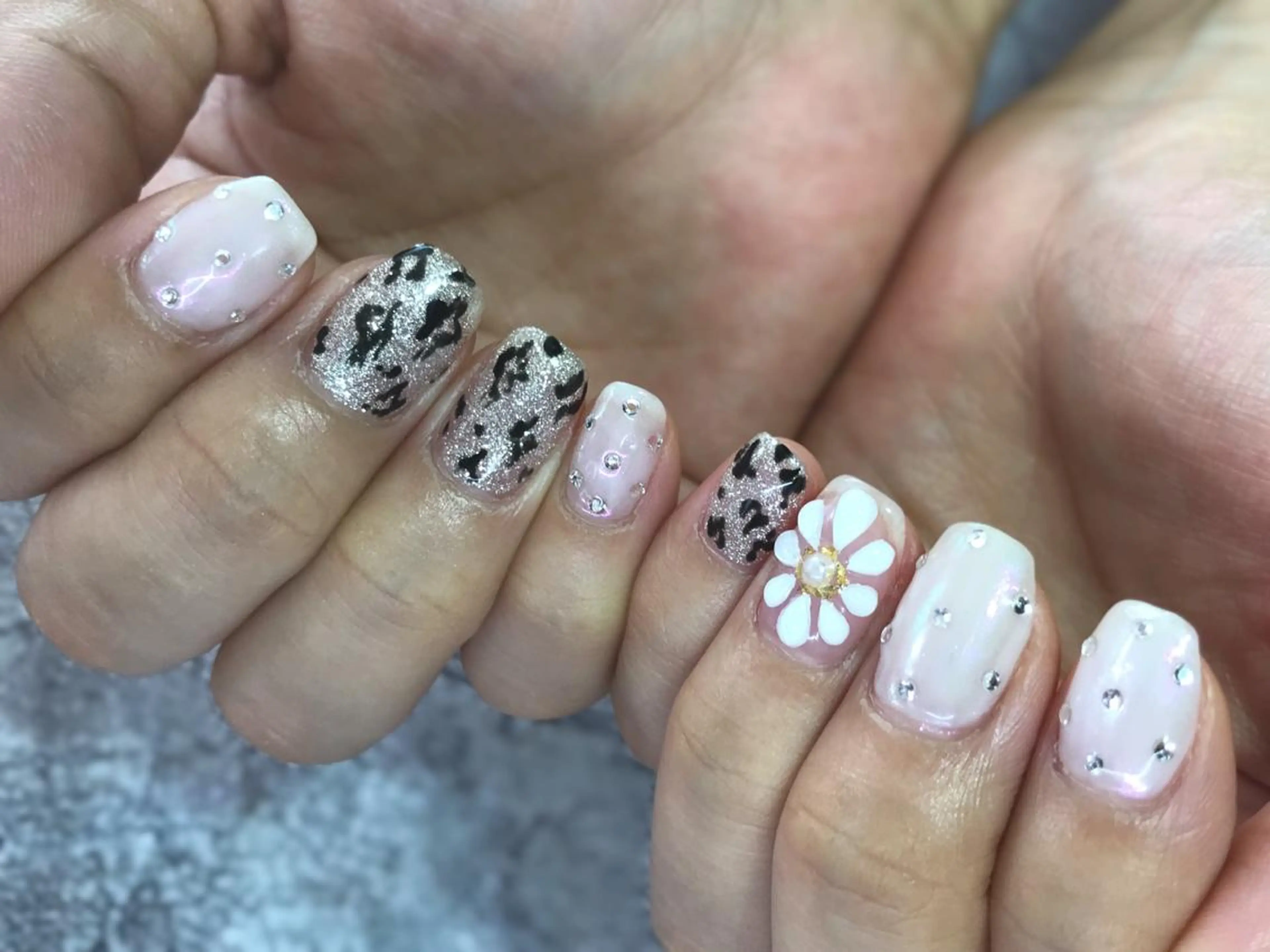 ミディアム 韓国風ヘア nails' it...のネイルデザイン