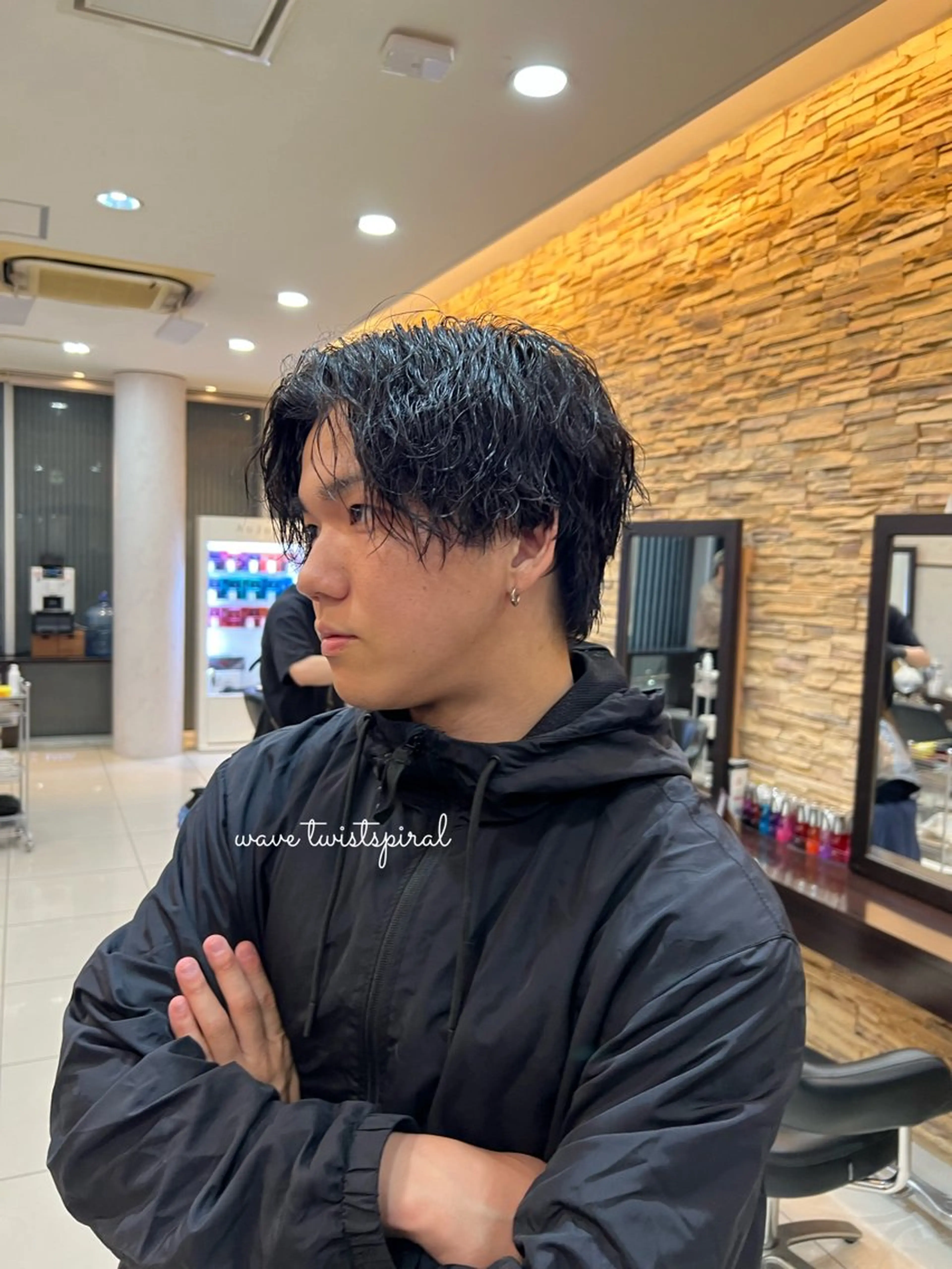 ショート パーマ メンズ センターパート フェードカット マッシュ メンズパーマ プードルパーマ 小山 雄大のヘアスタイル