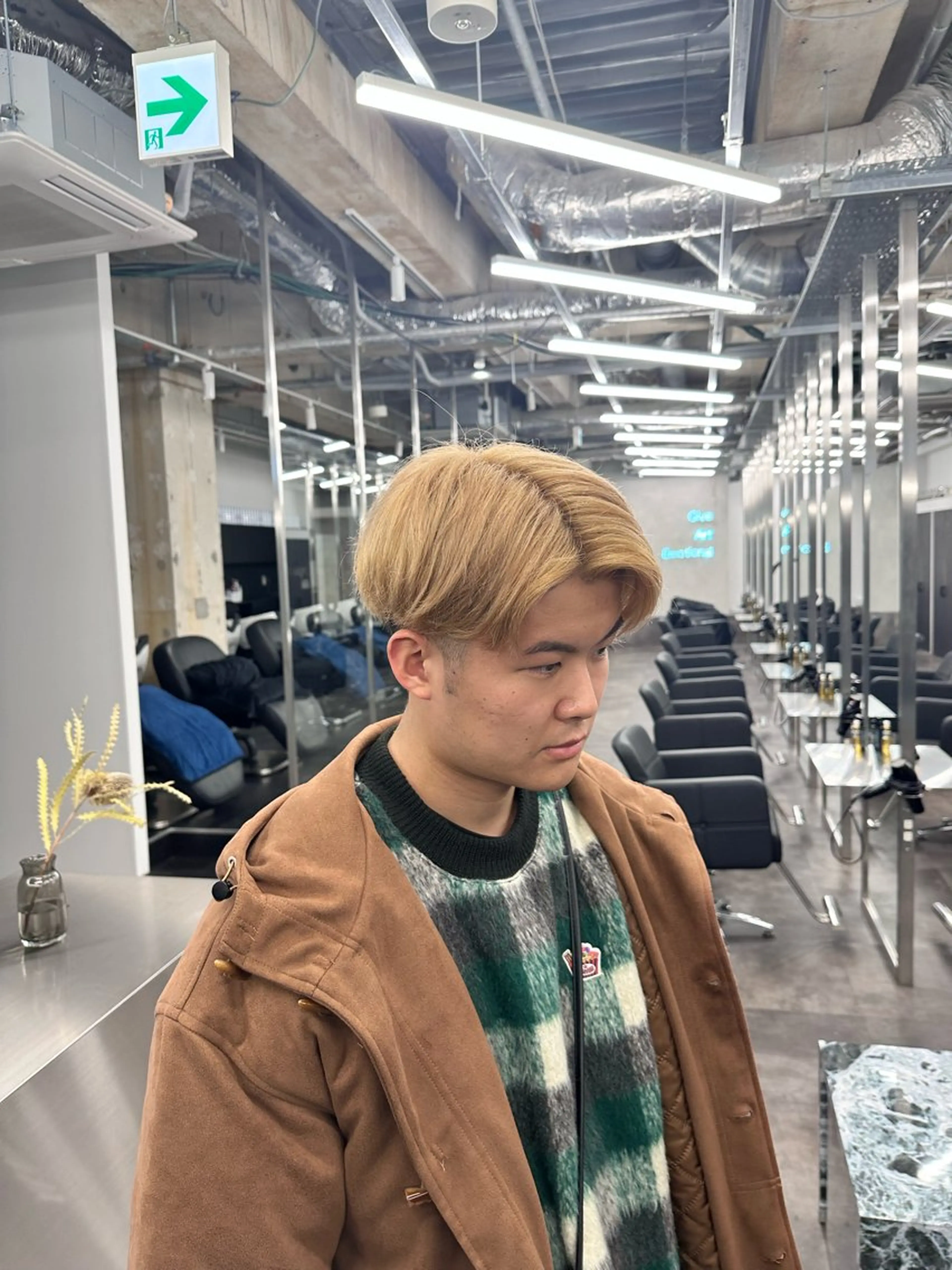 ショート カラー メンズ メンズブリーチ メンズハイトーン ベージュカラー ブリーチ ハイトーンカラー ゲンキ /ウルフカットのヘアスタイル