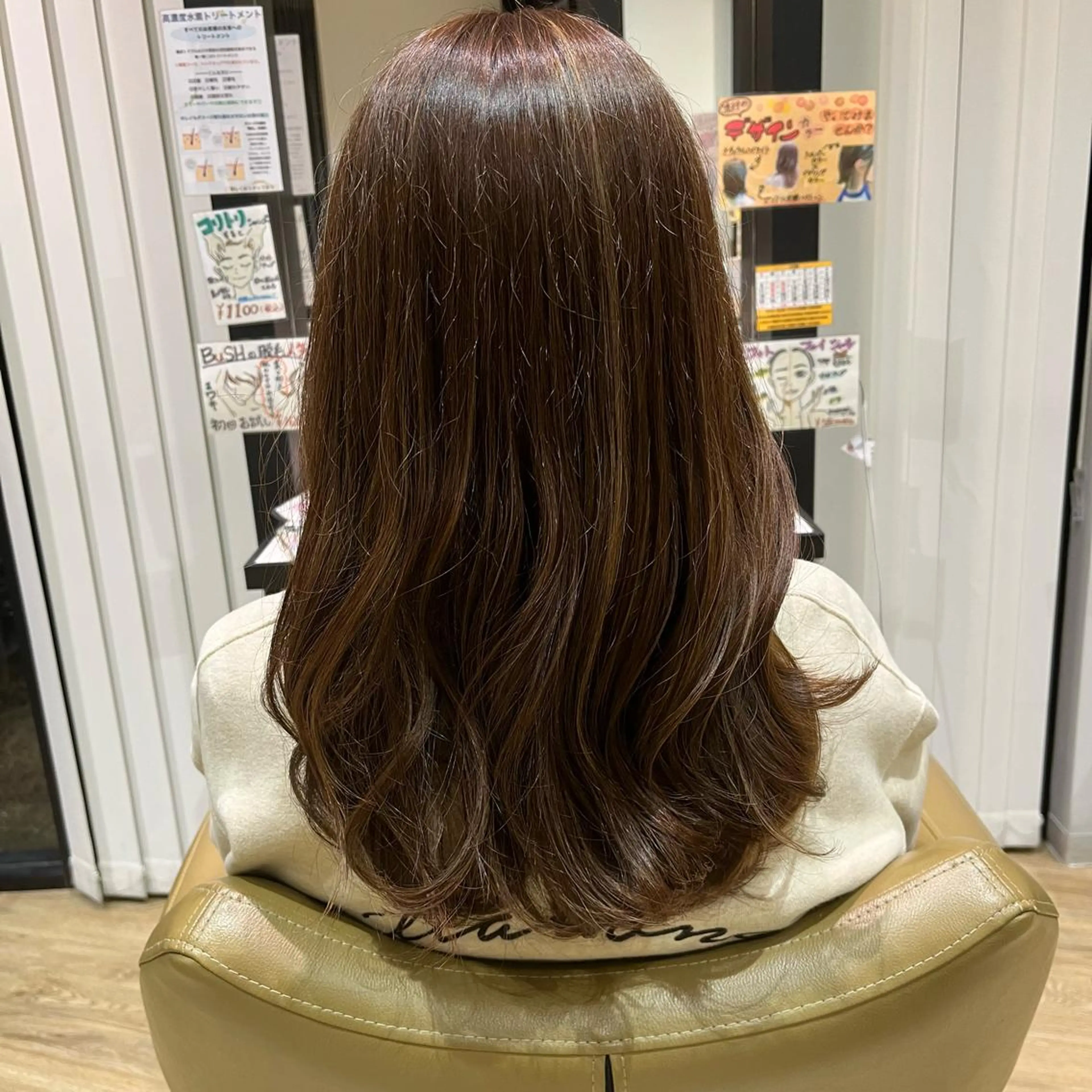 セミロング カラー ハイライトカラー ハイライト 瀧尾 祐季のヘアスタイル