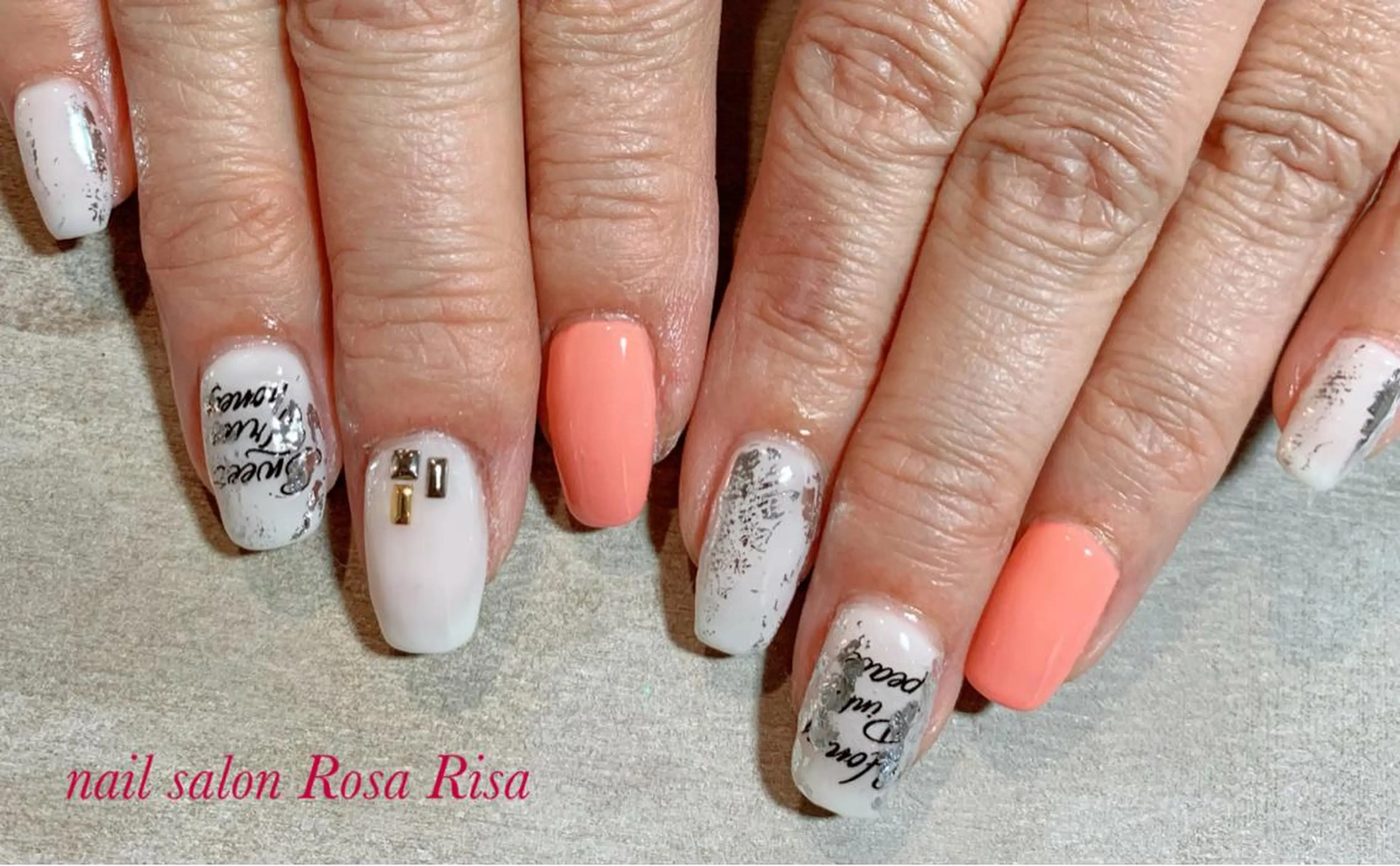ミディアム ネイル ネイルスタジオ シェイクユアハンズのネイルデザイン