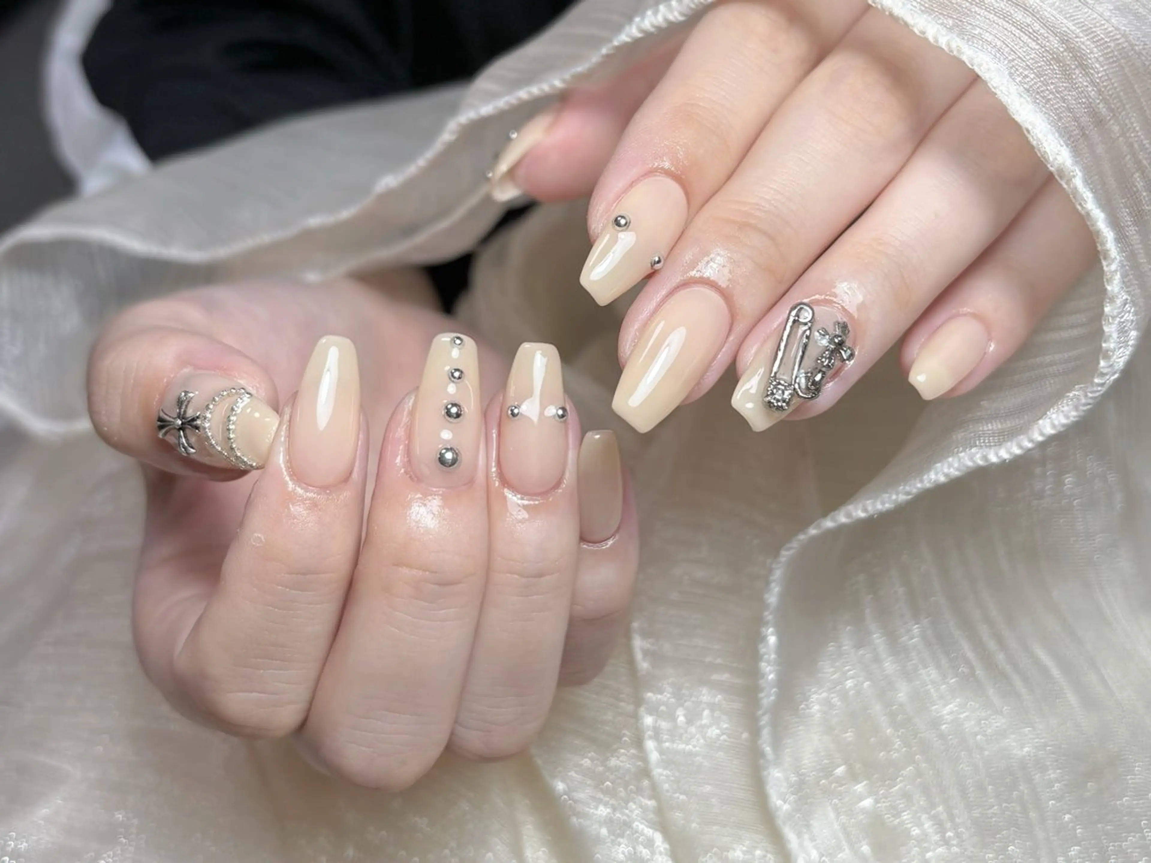 ネイル オーロラネイル チークネイル フレンチネイル ジェルネイル ガラスフレンチ ハンドネイル Nail Jolieのネイルデザイン