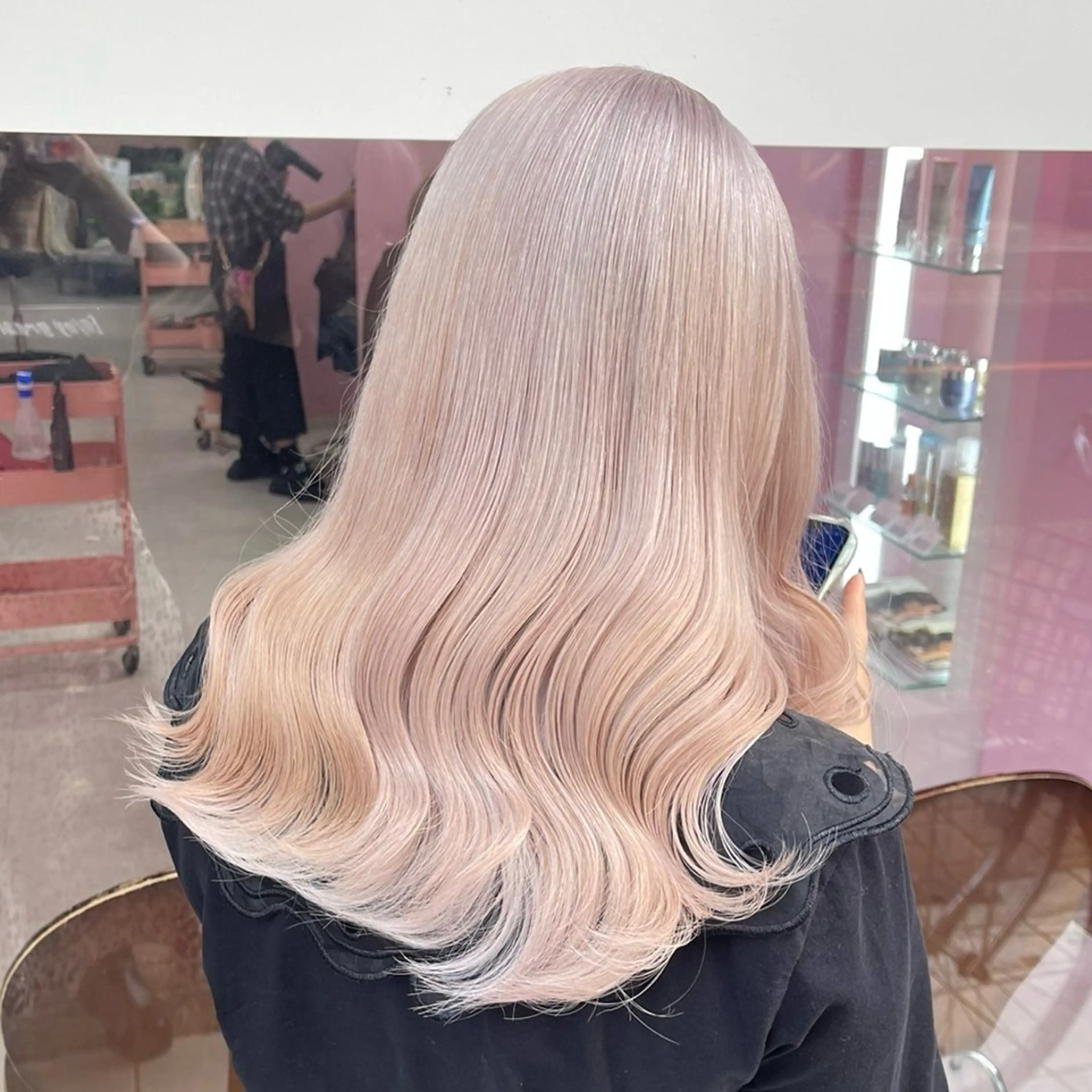 【𝐊-𝐬𝐭𝐲𝐥𝐞トレンド🫧】艶ハイトーン追いブリーチ(1.5回ブリーチ)💎透明感カラー＋TR🩶の写真