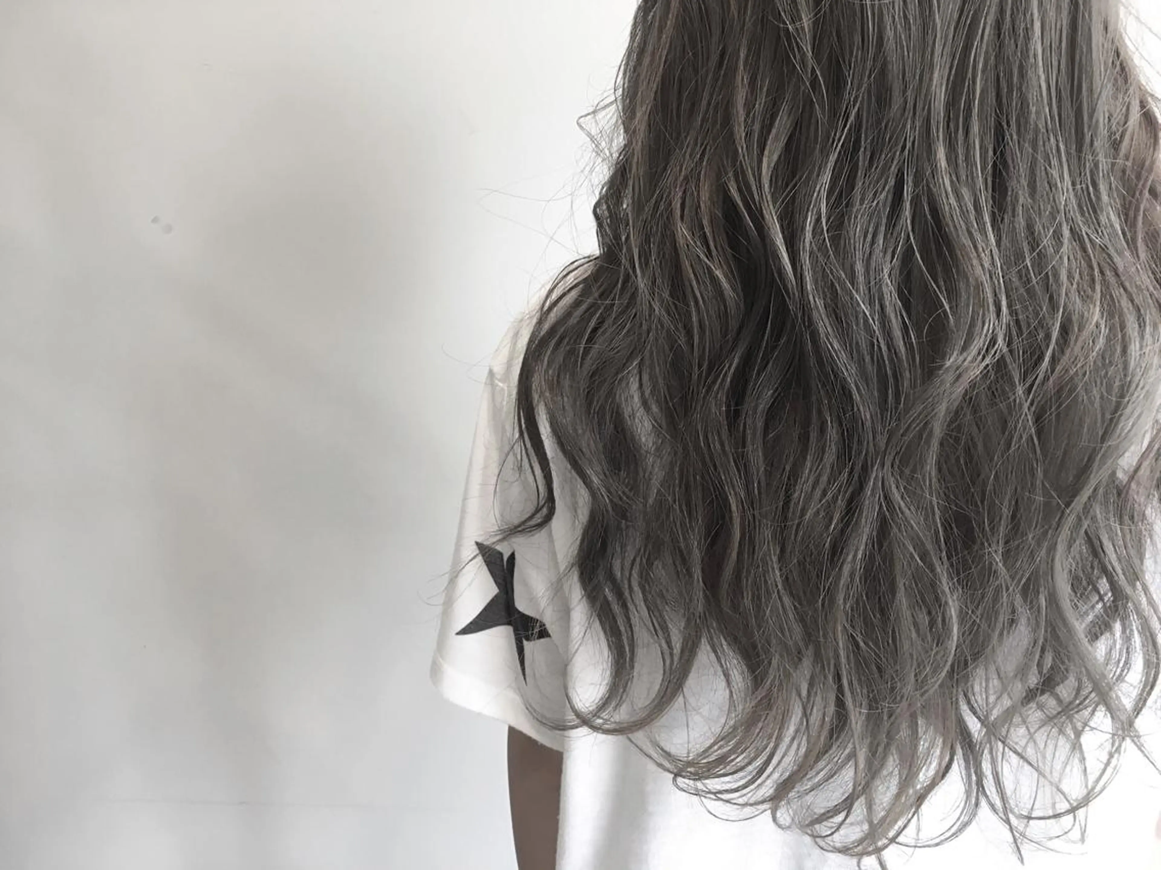 ロング カラー グレージュ ハイライトカラー 3Dハイライト ハイライト てんま さやかのヘアスタイル