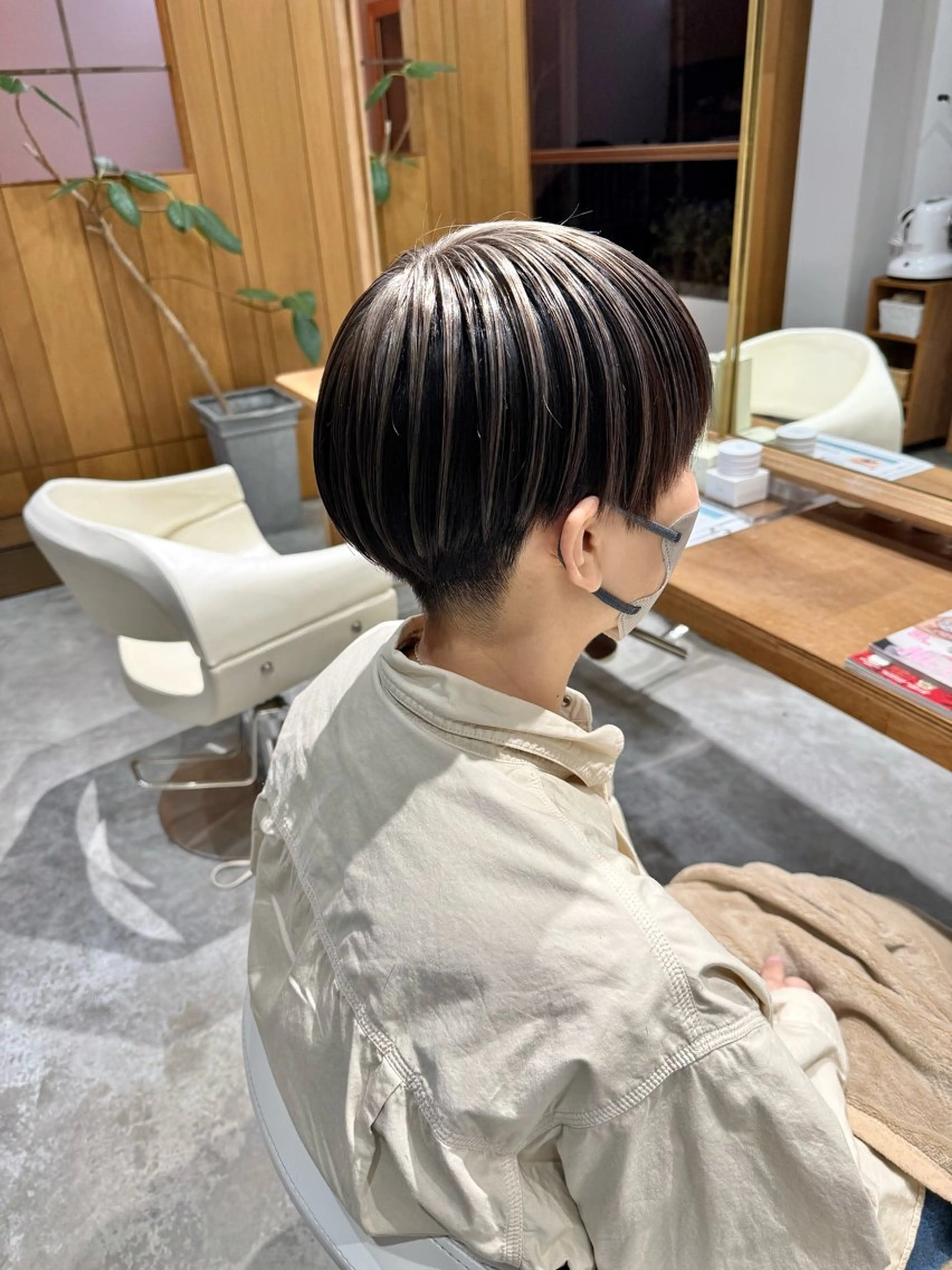 ショート カラー 黒髪 グレージュ カット ヘアカラー フラム所属・WATANABE MISAKIのヘアスタイル