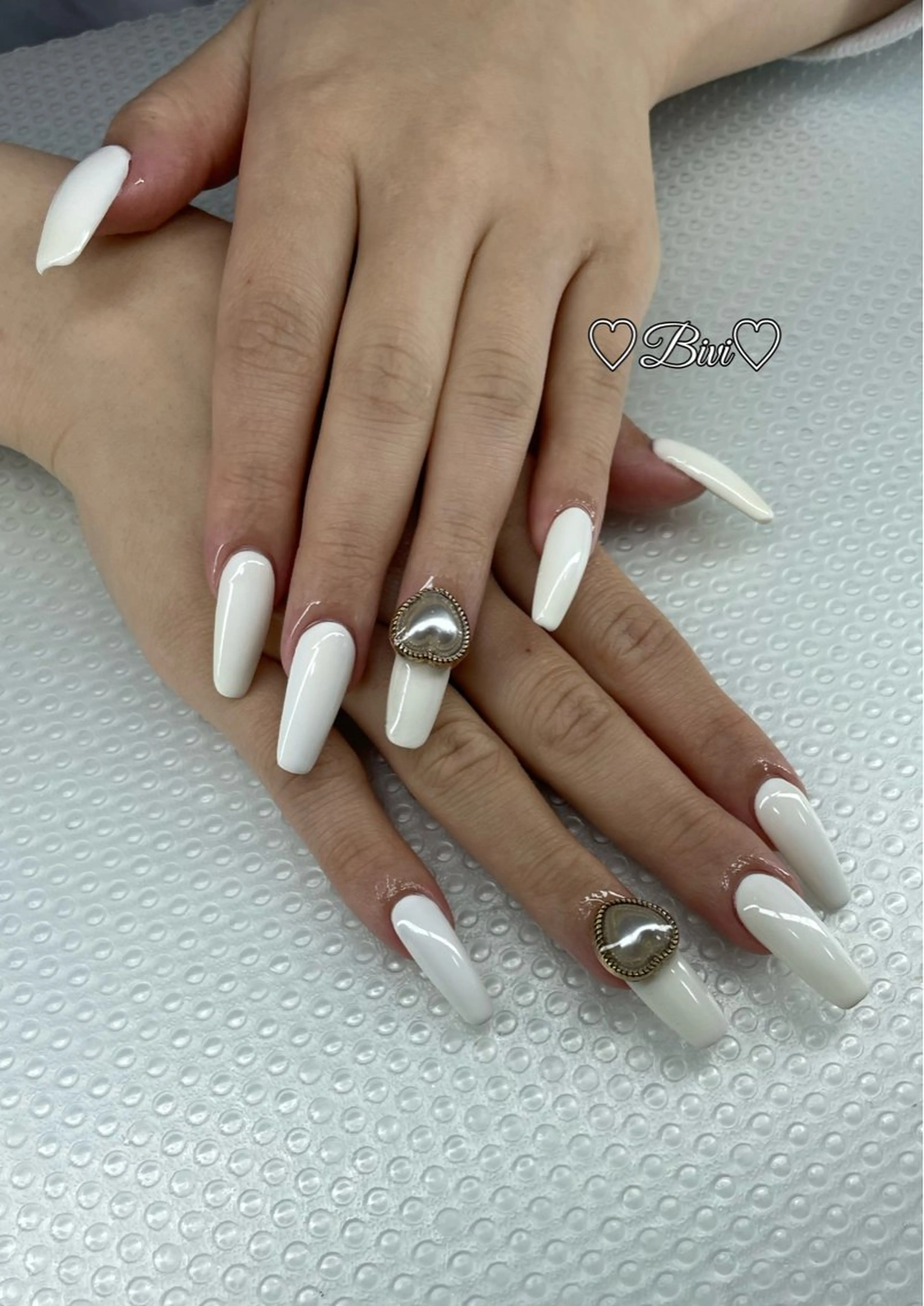ネイル アートネイル フラッシュネイル ラメ(グリッター) シルバー スクエアネイル ♡Bivi♡自爪に 優しいネイルサロンのネイルデザイン