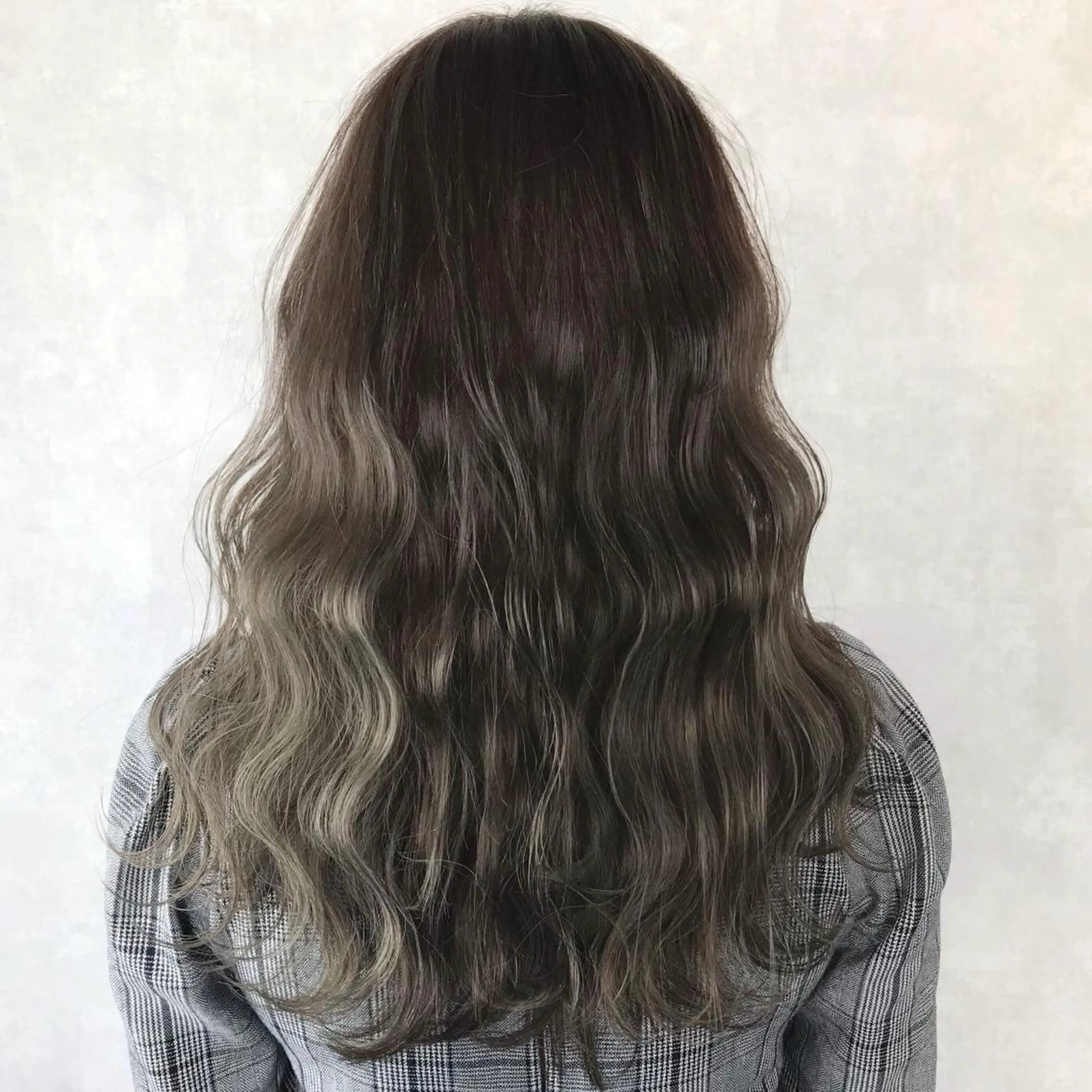 ロング カラー アッシュ アッシュグレー アッシュグレージュ ブリーチ グレージュ K-POP好き美容師 🇰🇷Kai.Yのヘアスタイル