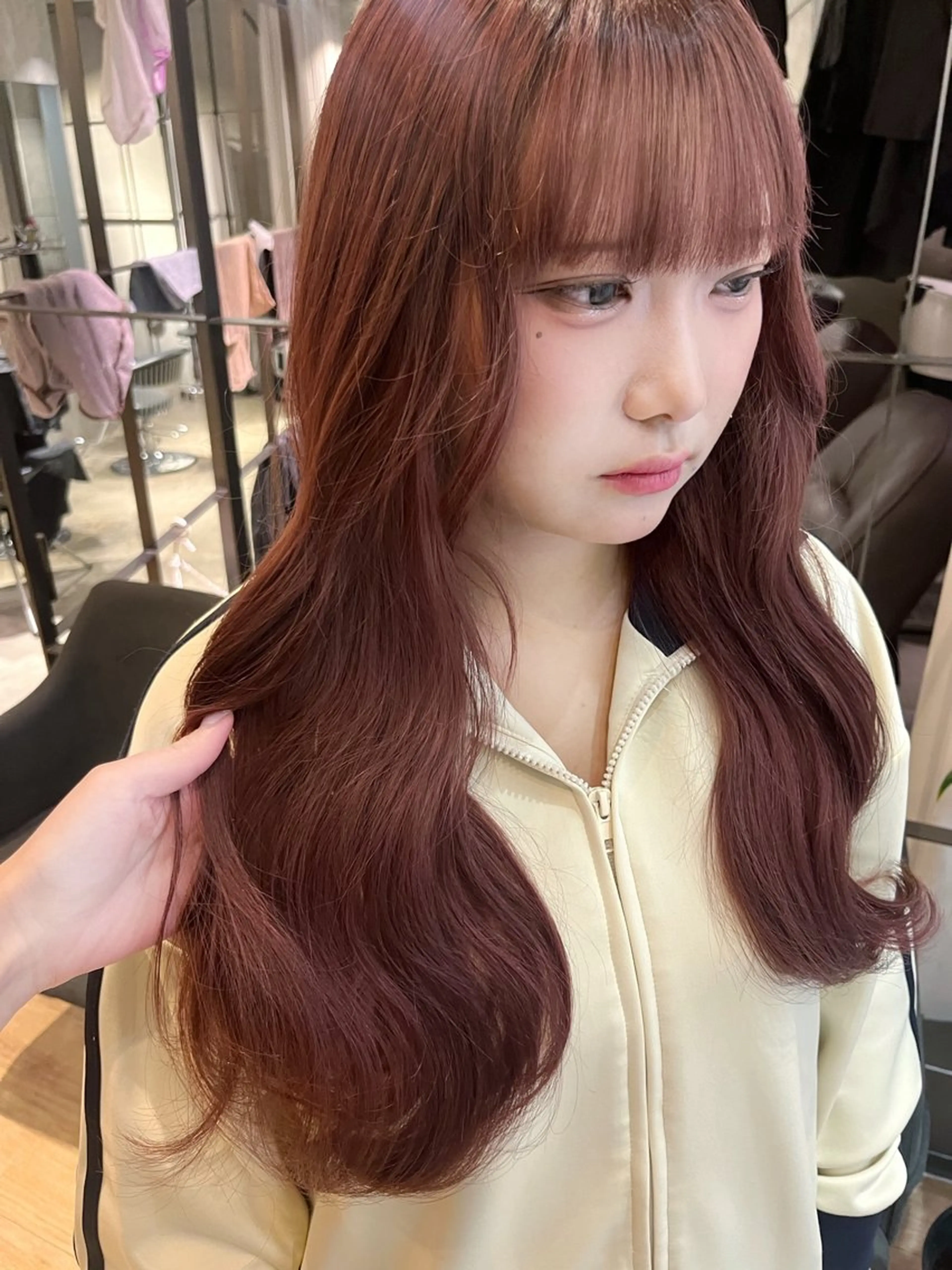 カラー hinaru ．のヘアスタイル