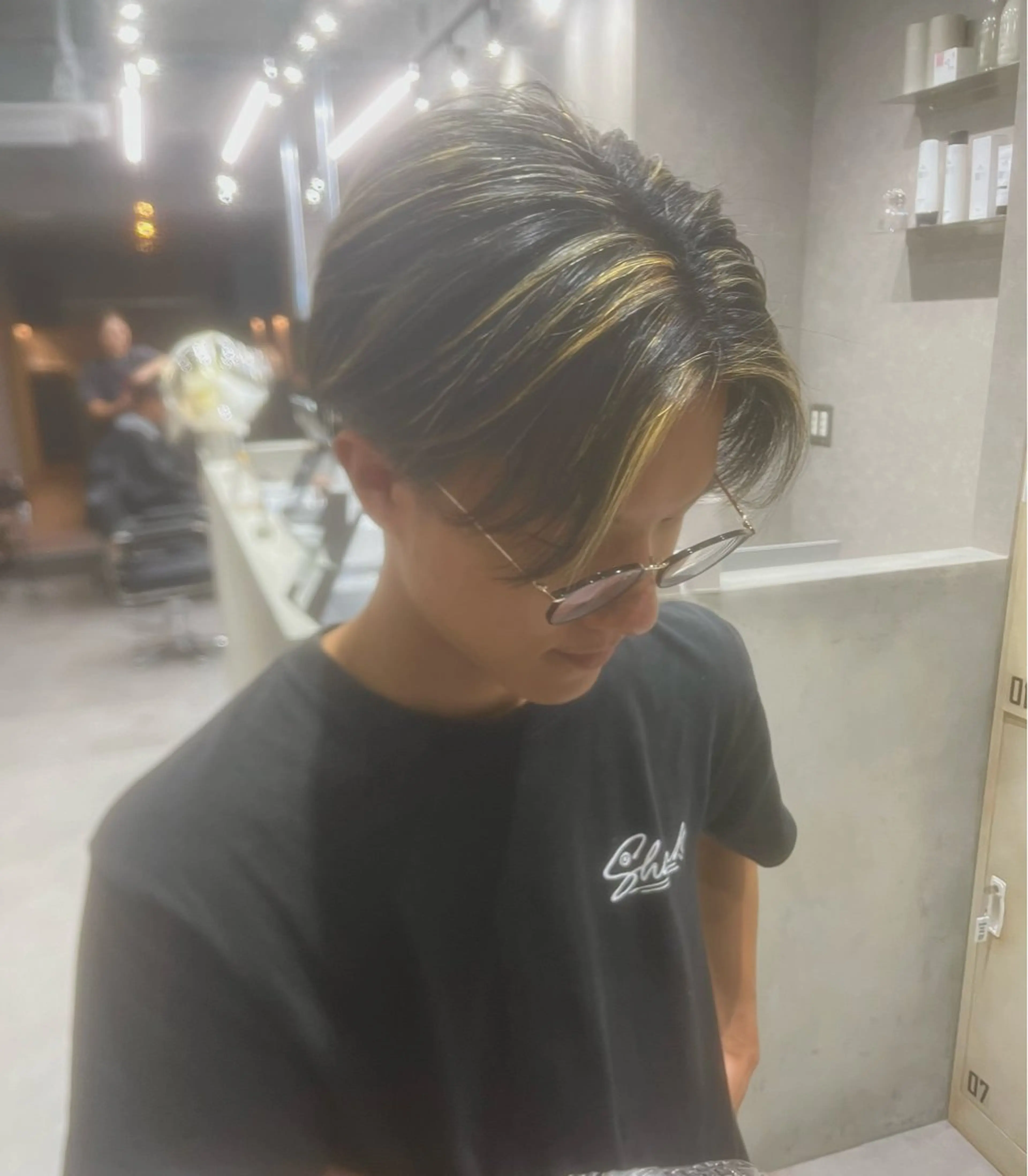 カラー メンズ センターパート メンズハイライト ハイライトカラー カット ヘアカラー アクティブショート /メンズ◎/栗原柊のヘアスタイル