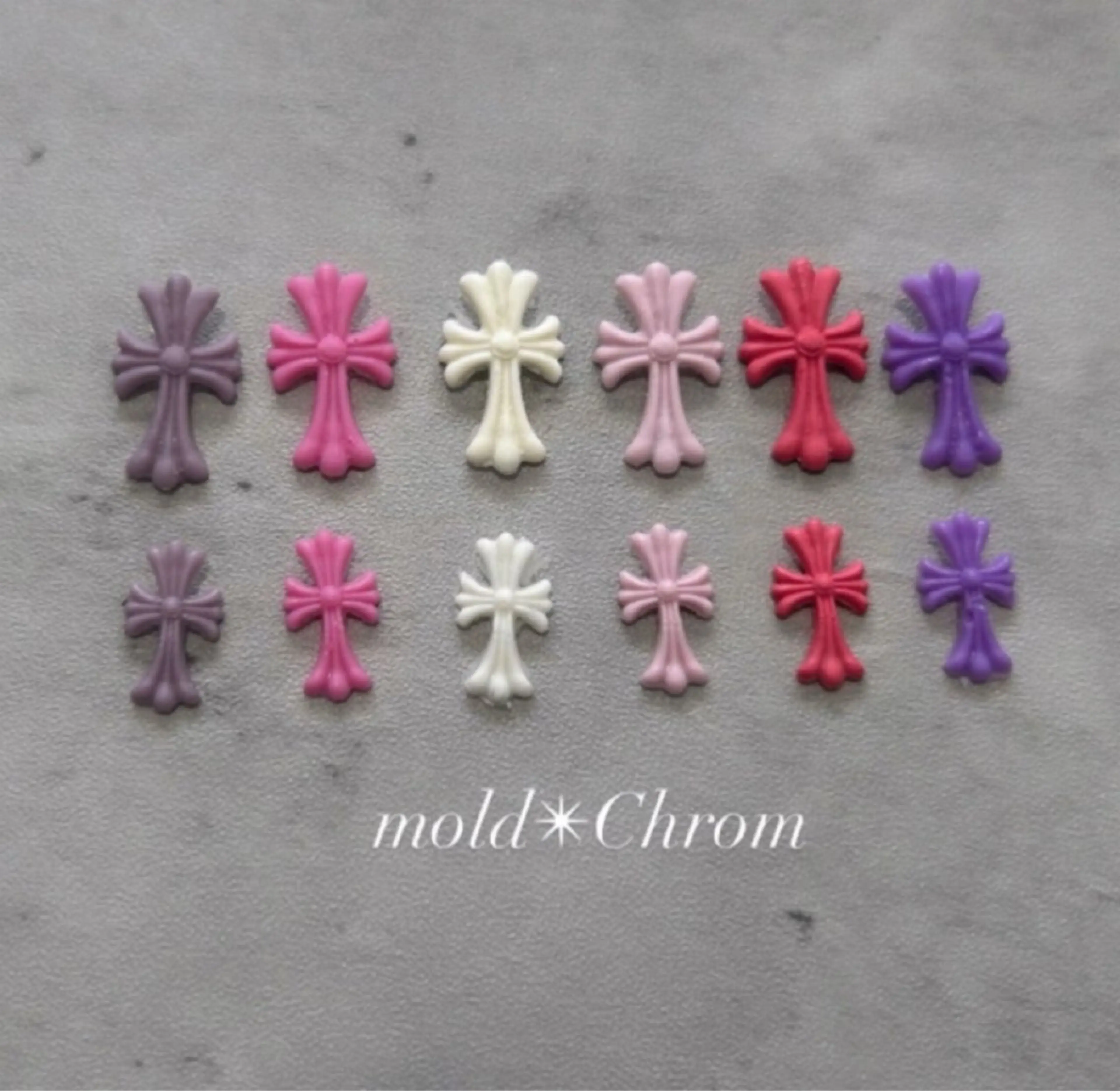 【SNSで話題】モールドクロムネイルの写真