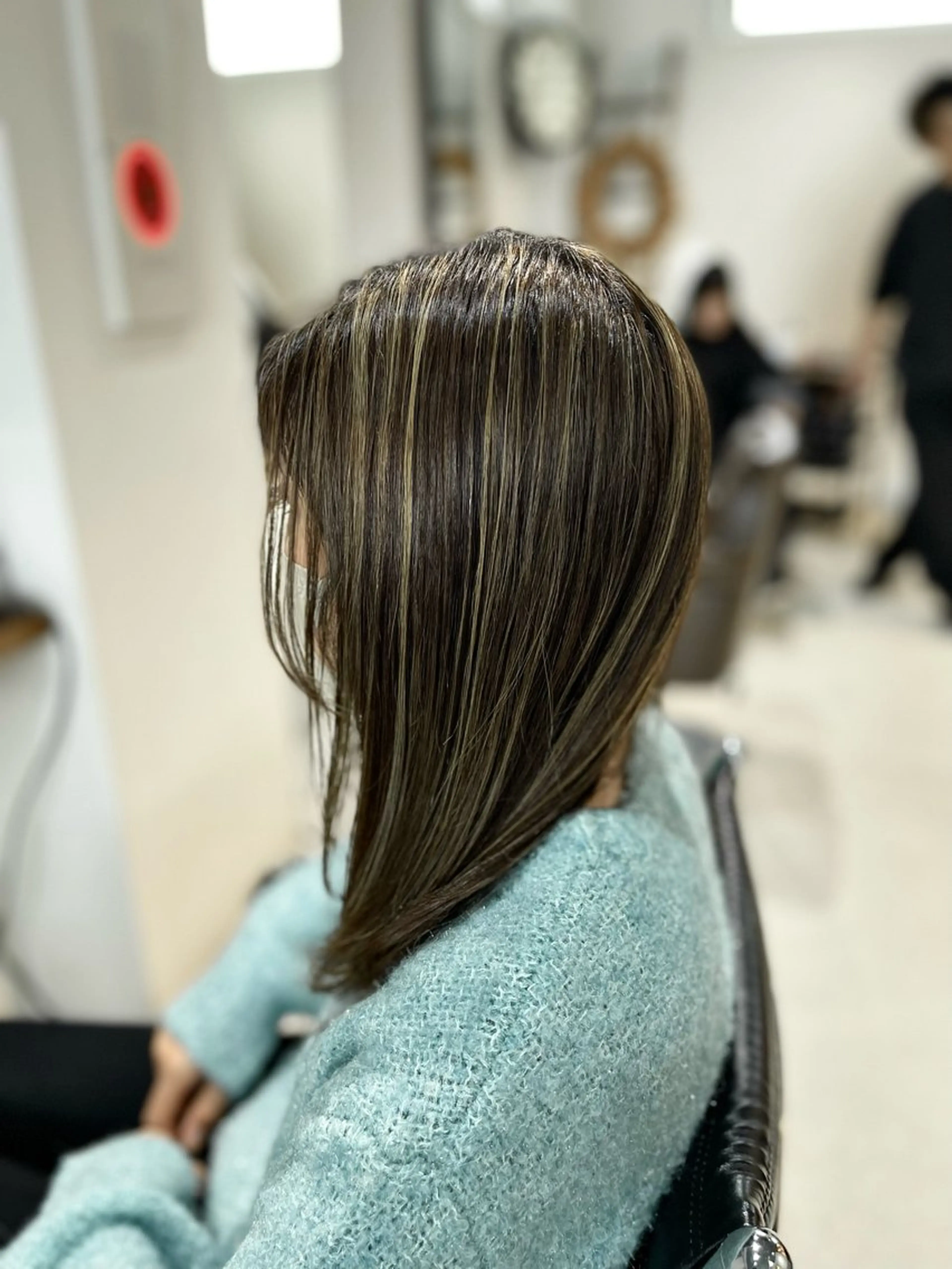 セミロング カラー アッシュ アッシュグレー ベージュカラー ブリーチ 透明感カラー カット ヘアカラー ⭐︎白髪のお悩み 解決します⭕️のヘアスタイル