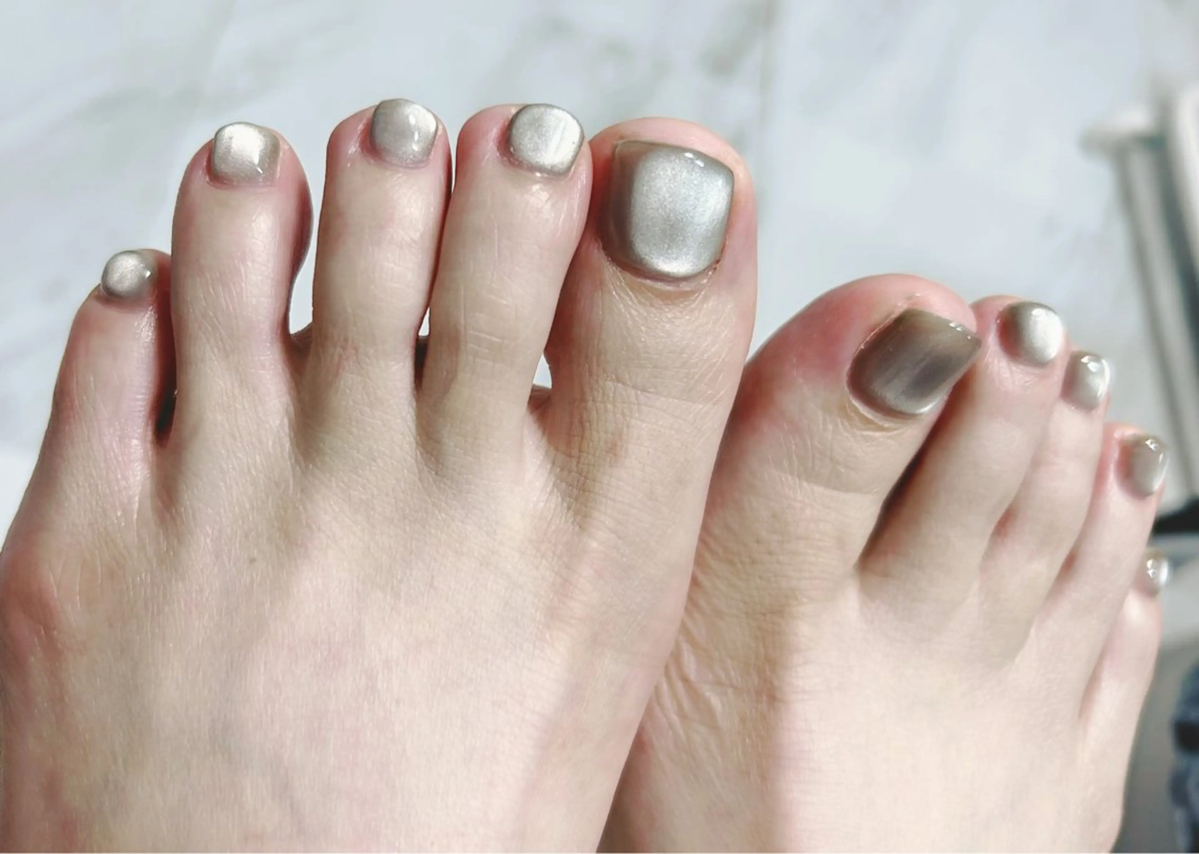 ネイル アートネイル オーロラネイル カジュアル フラッシュネイル フットネイル フットネイル Nanala. LUNAのネイルデザイン