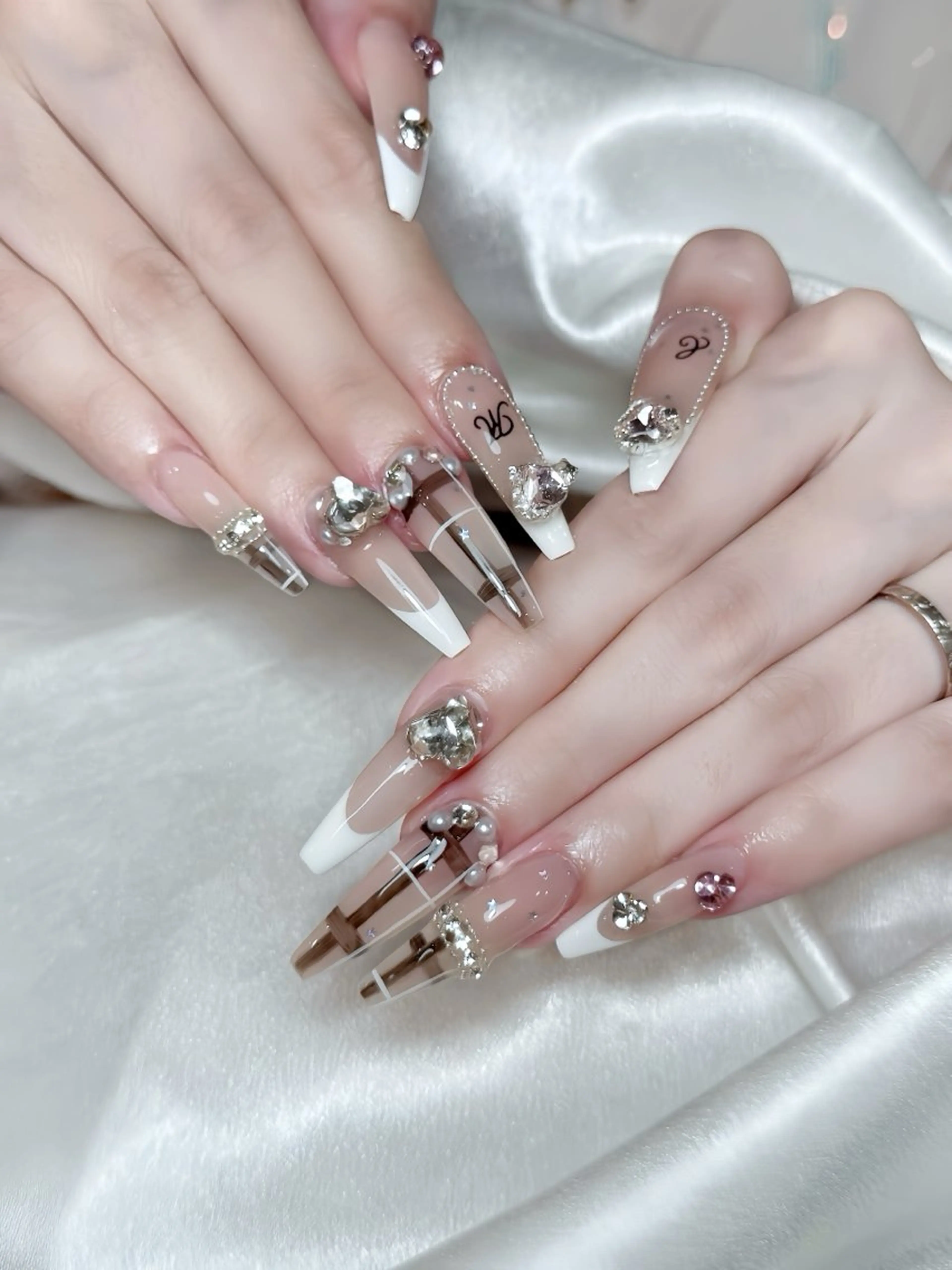 ネイル ボルドー フレンチネイル グラデーション キラキラネイル 韓国ネイル ハンドネイル Rin Nail 新大久保店のネイルデザイン