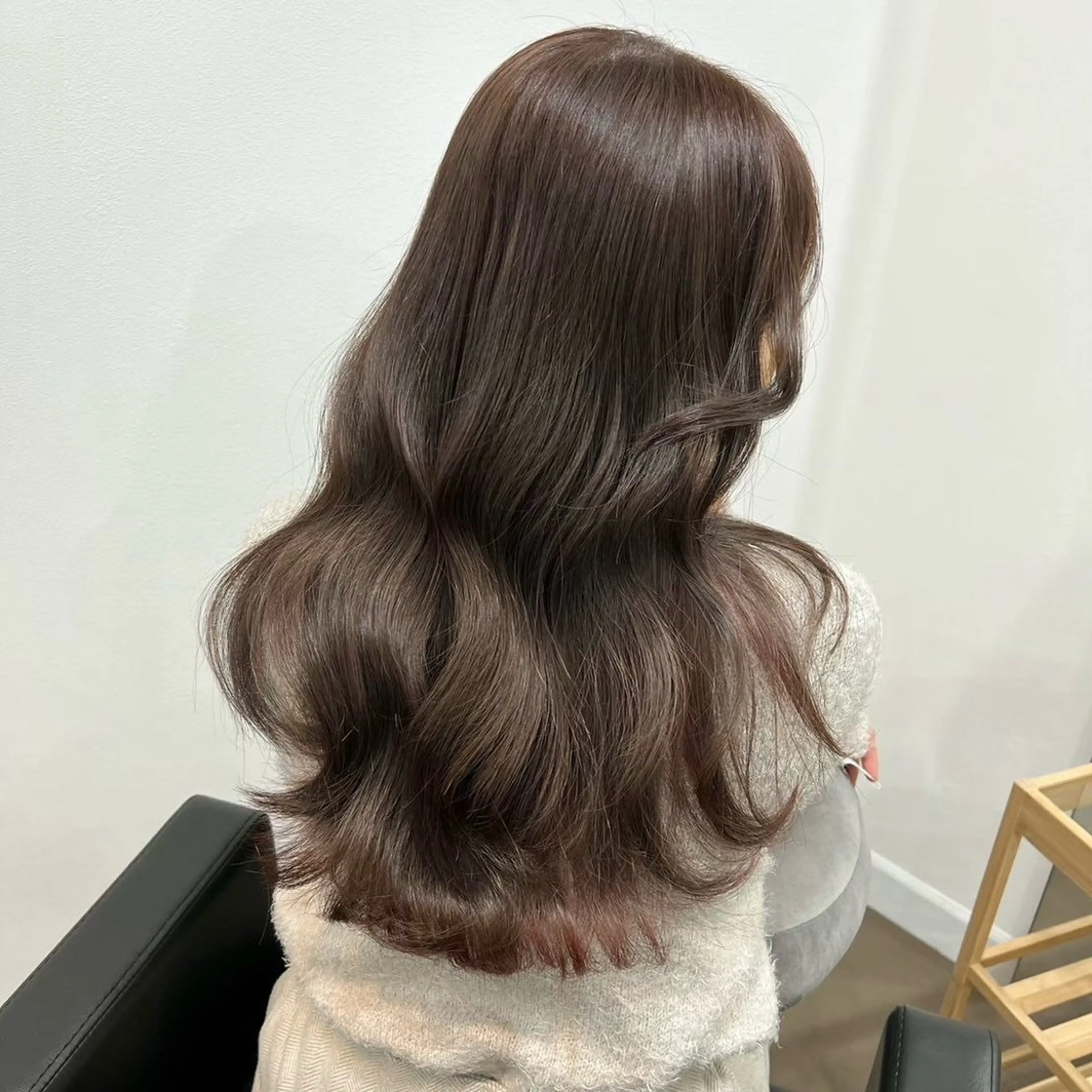 ロング 岡田 佳子のヘアスタイル