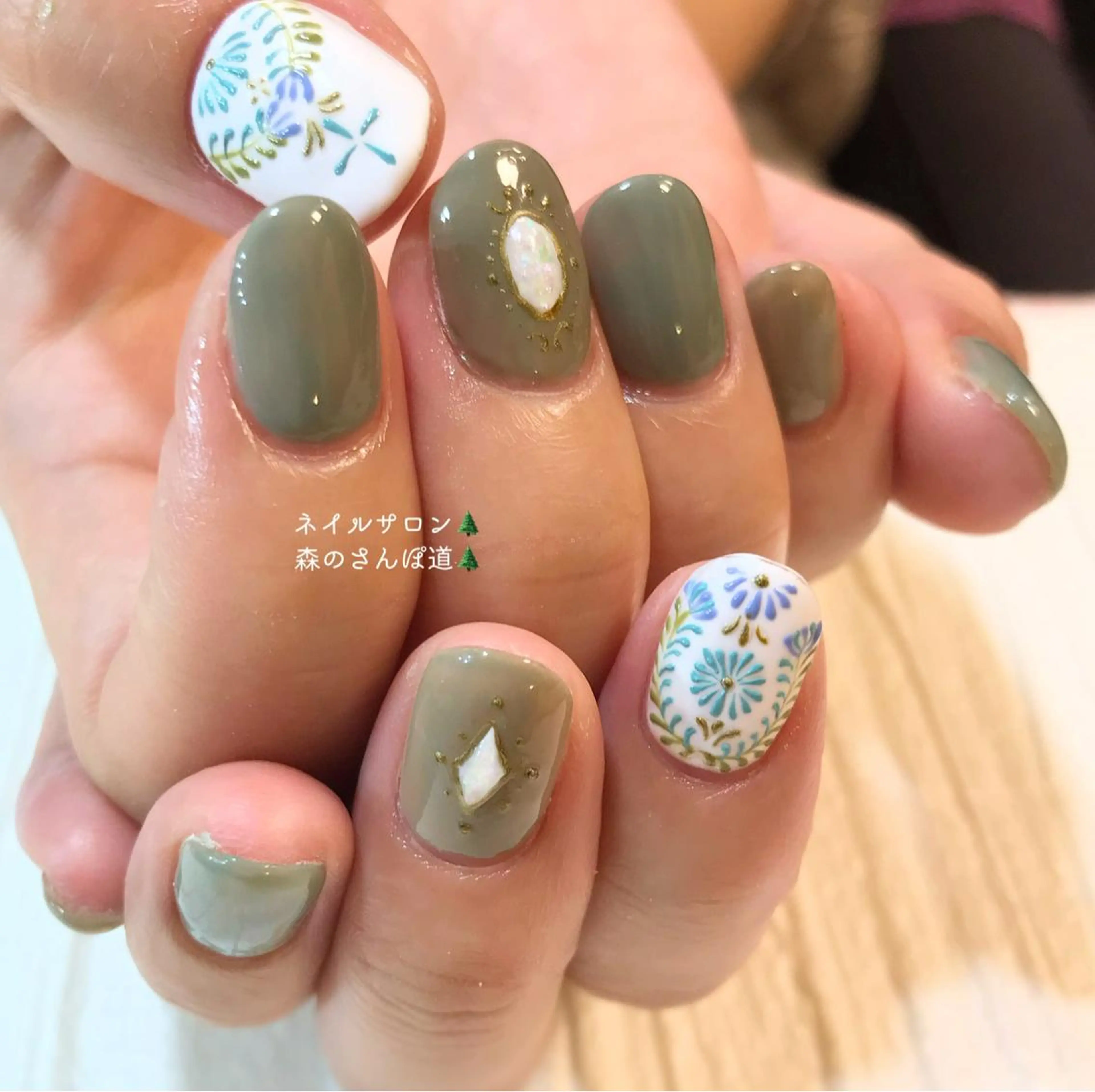 ネイル アートネイル ハンドネイル ショートネイル 森のさんぽ道のネイルデザイン