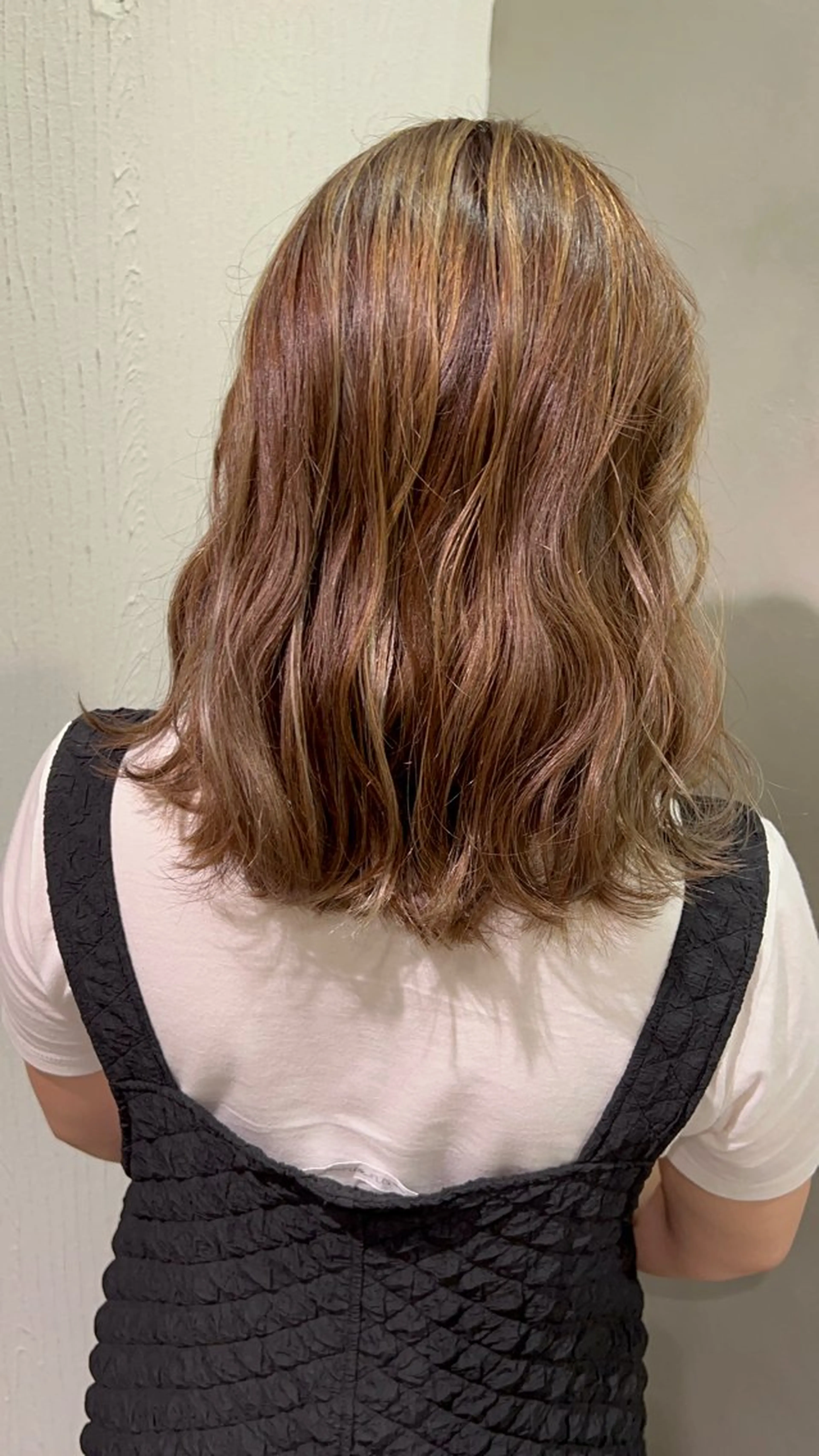 セミロング カラー ハイライトカラー ハイライト 中山 琴葉のヘアスタイル