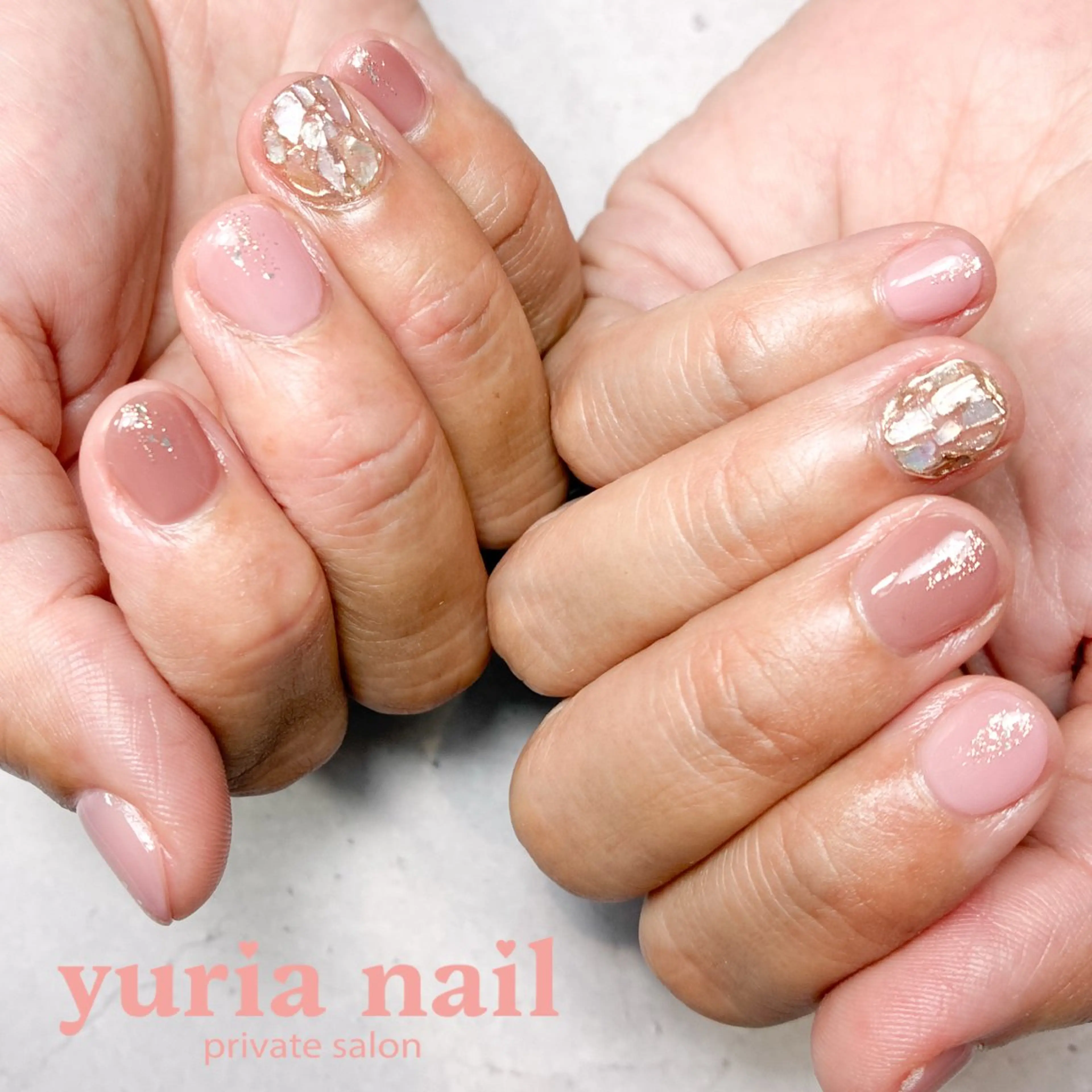 ネイル アートネイル ジェルネイル ゴールド ラメ(グリッター) オフィスネイル ハンドネイル 小林 ゆりあのネイルデザイン