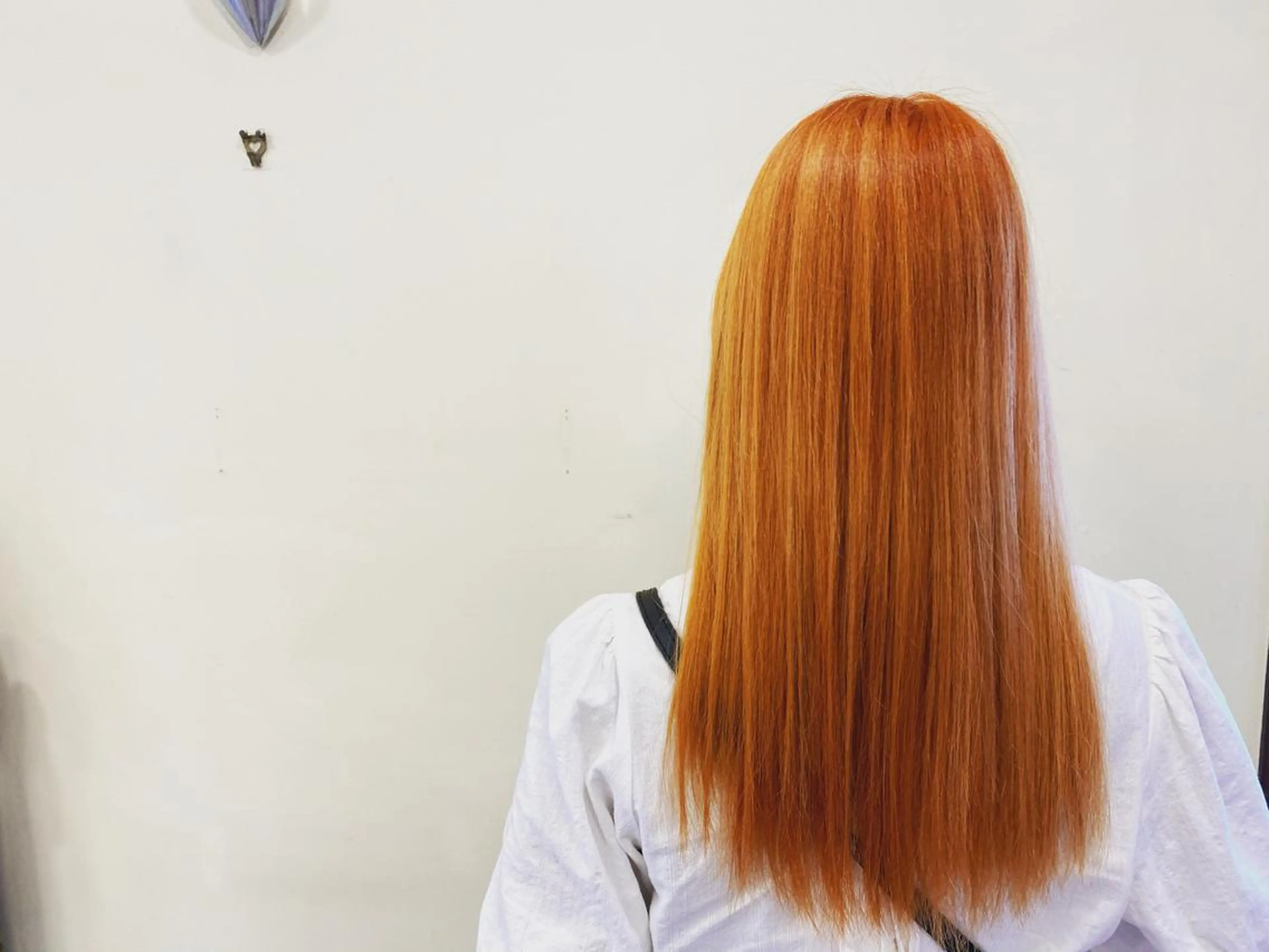 ロング カラー ブリーチ オレンジ Angelica／ WAKOのヘアスタイル