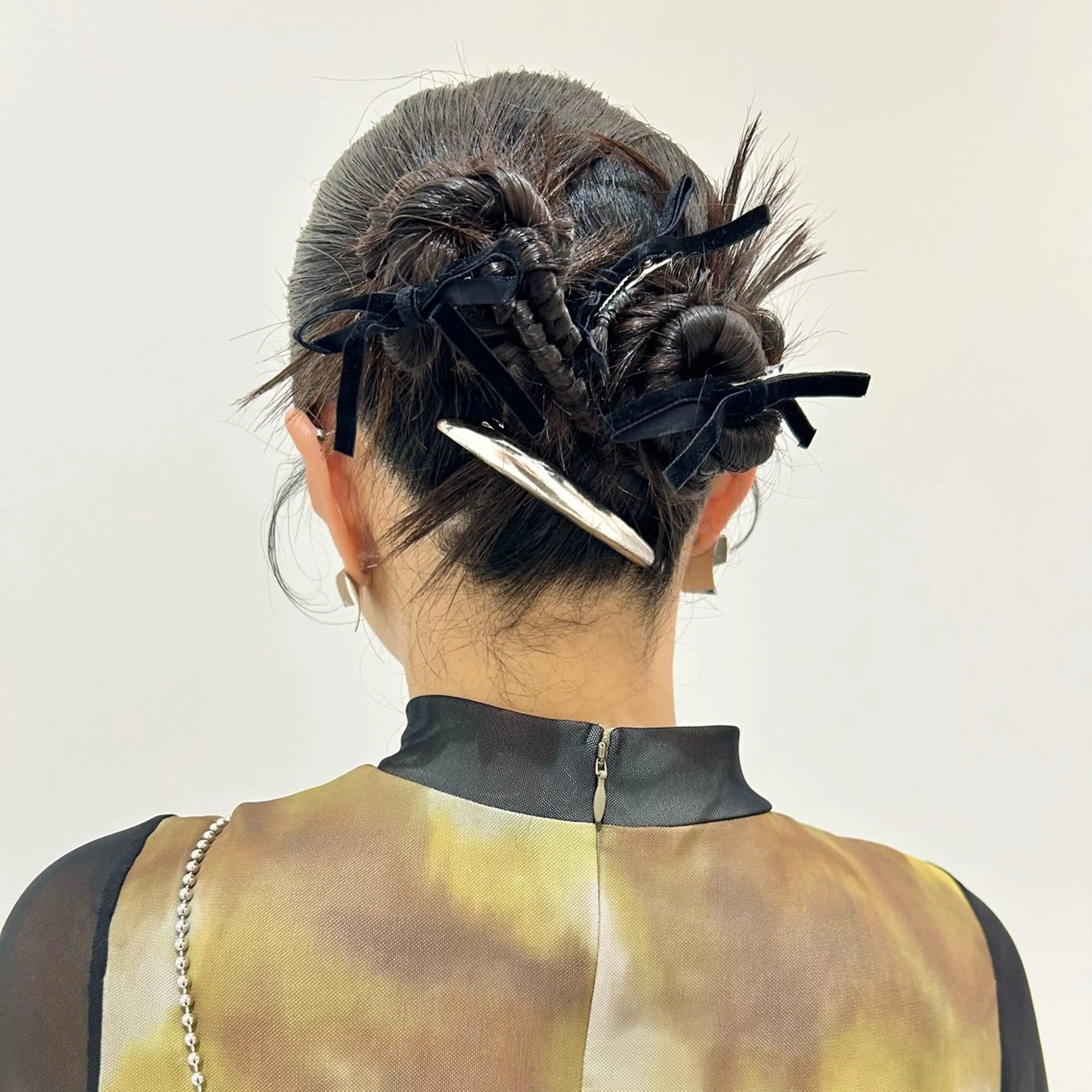 ミディアム ヘアアレンジ ハイトーン/ブリーチ 似合せカット/パーマのヘアスタイル