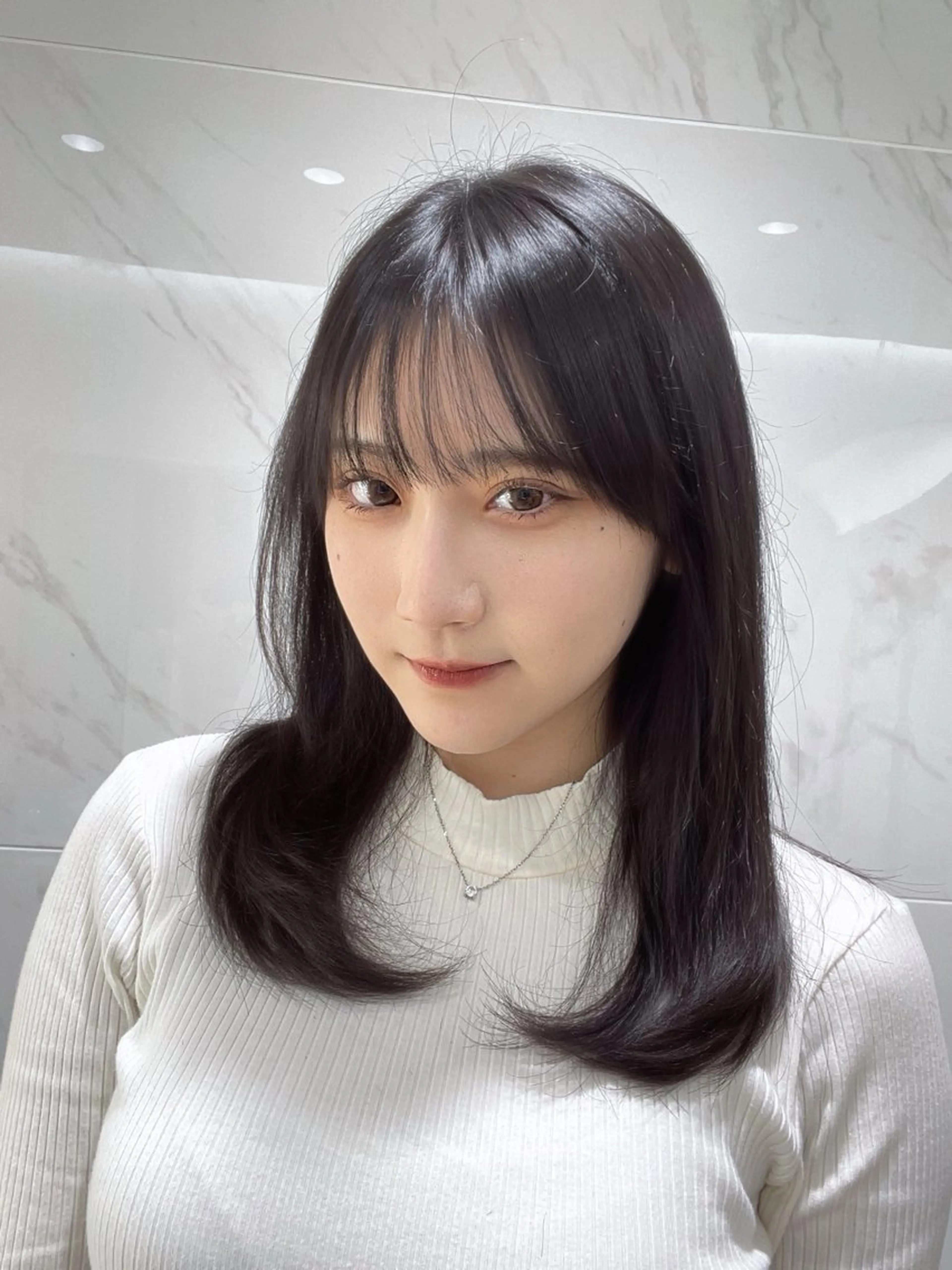 セミロング 中顔面短縮 顔まわり新田大翔のヘアスタイル