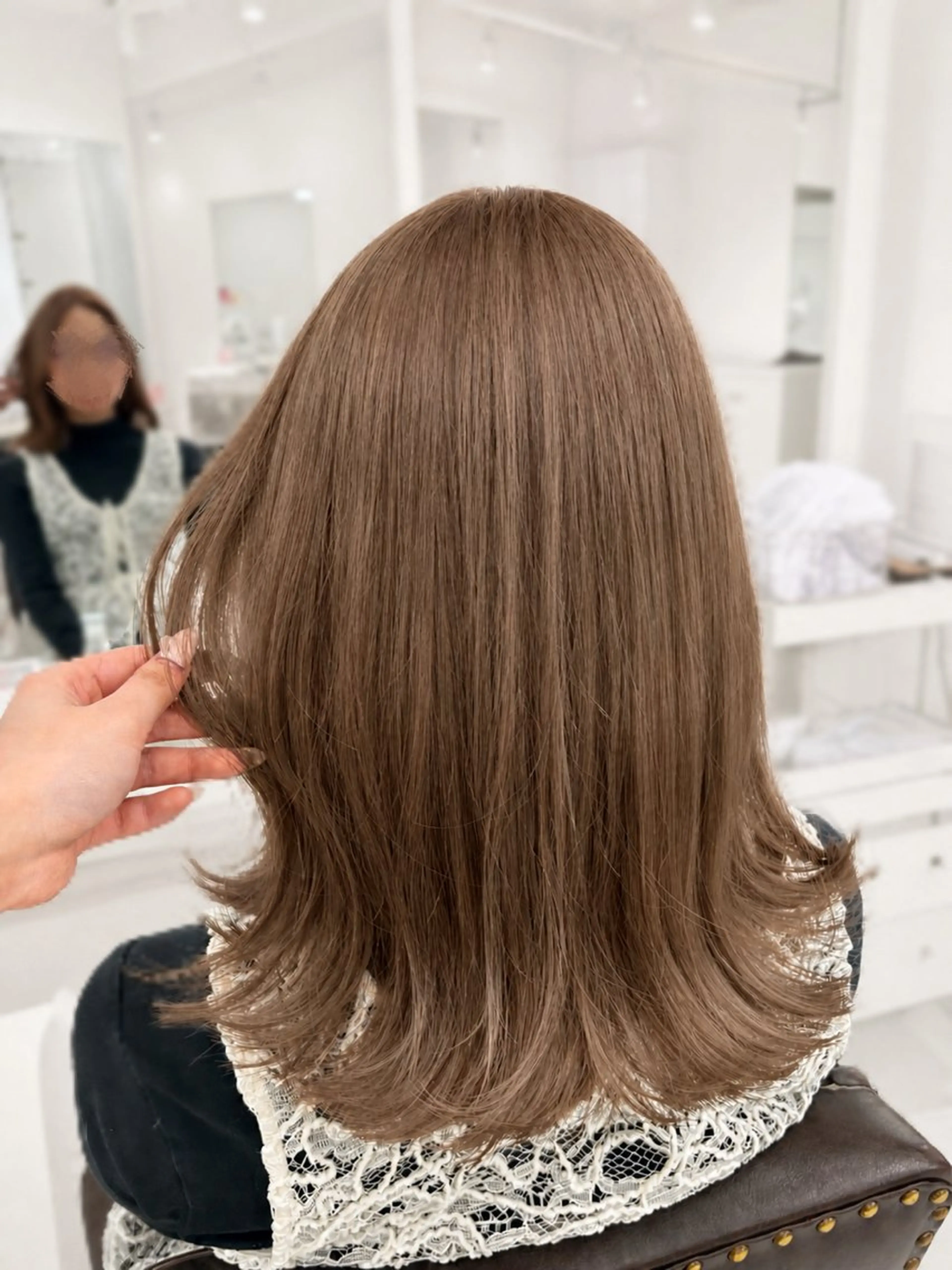 ミディアム ヘアカラー トリートメント 大林 菜海/透明感/ ハイトーン/レイヤーのヘアスタイル