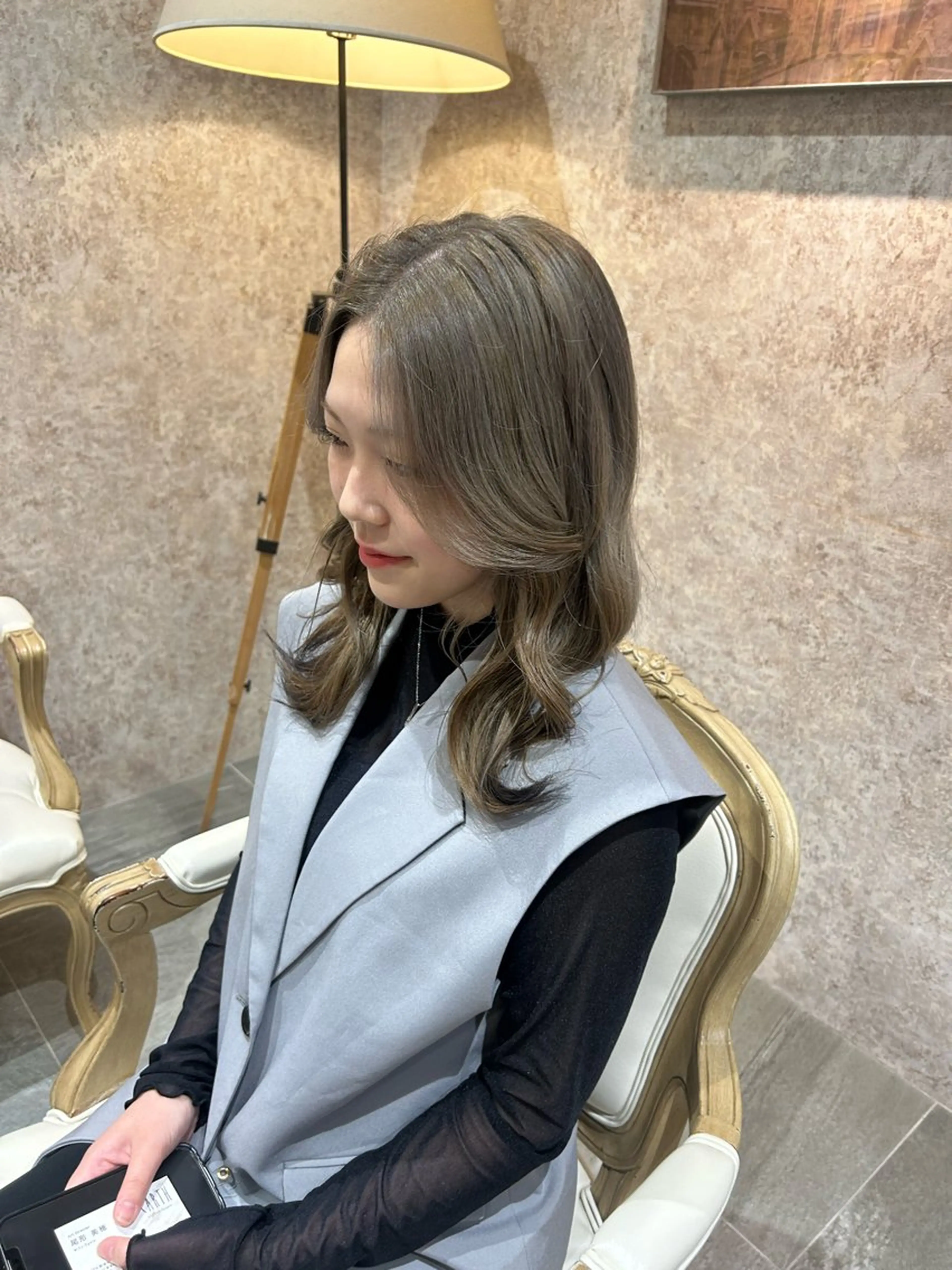 セミロング カラー ベージュカラー ダブルカラー ハイトーンカラー ミルクティーベージュ レイヤーカット earth尾形美穂 🫧髪質改善縮毛🫧のヘアスタイル