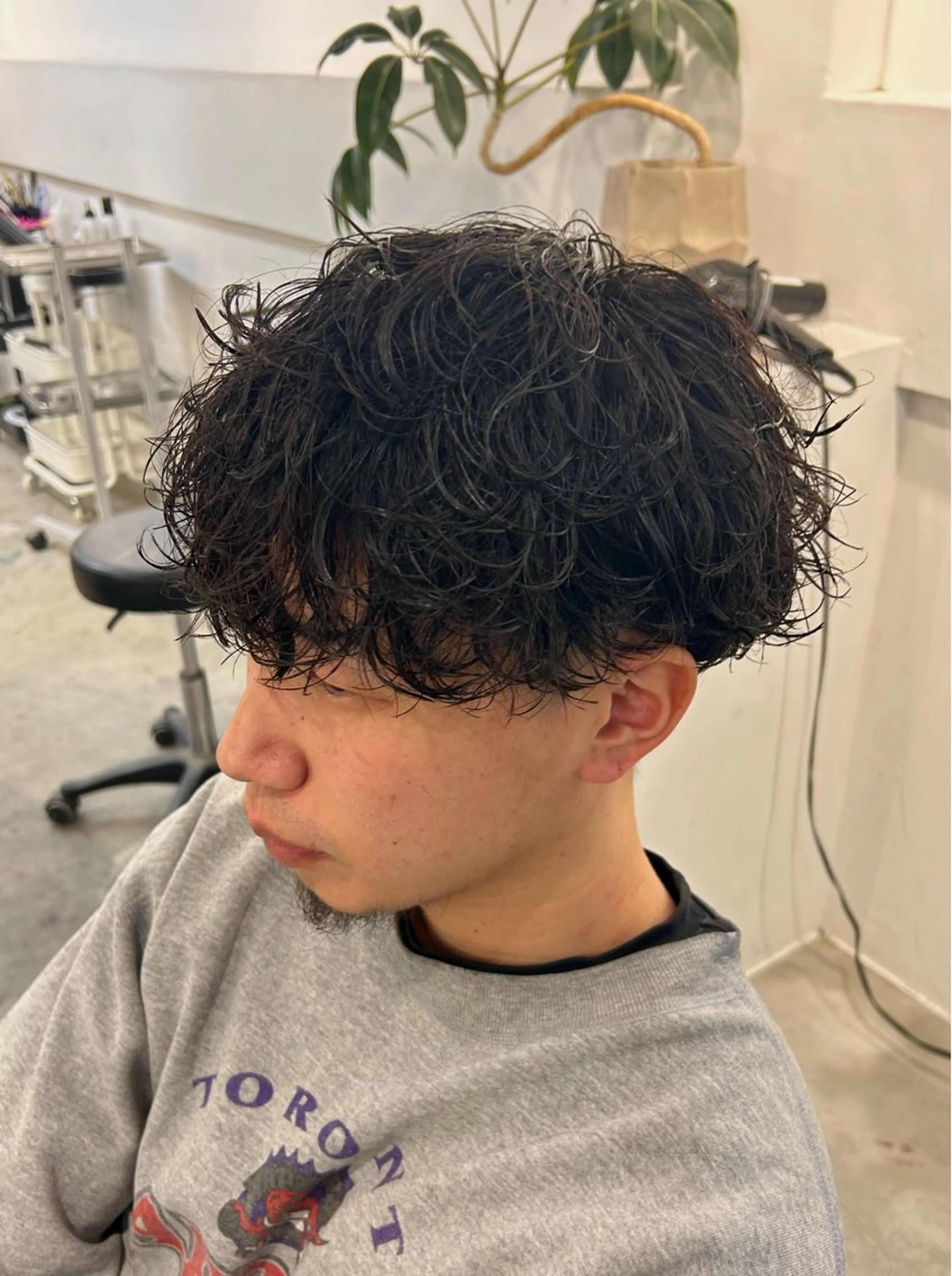 パーマ メンズ ビジネス センターパート フェードカット フェザーパーマ メンズ韓国風 メンズパーマ💈藤田 晃志のヘアスタイル