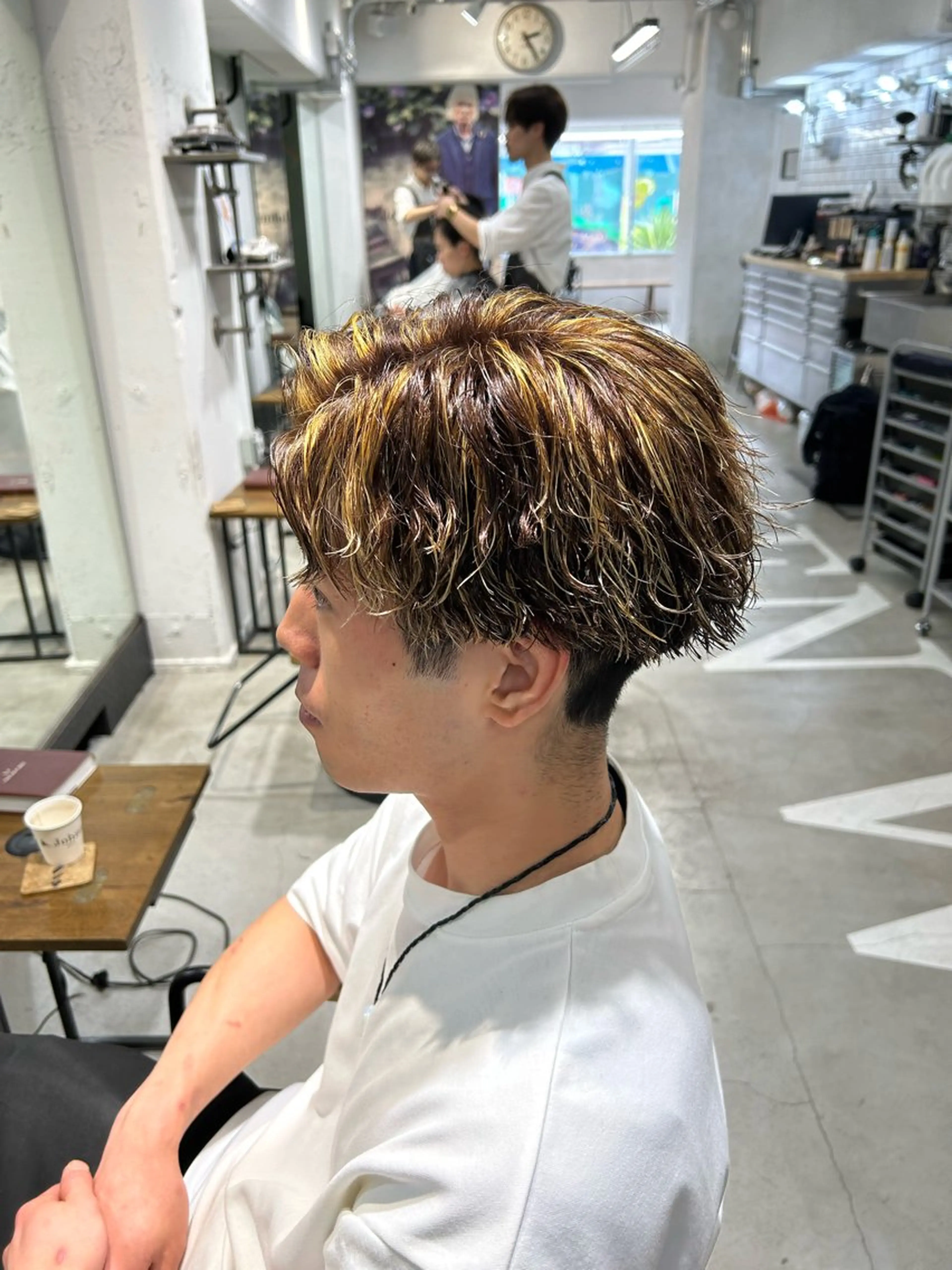 ショート カラー パーマ ヘアアレンジ メンズ メンズハイライト メンズパーマ ブラウンカラー ハイライトカラー 外国人風カラー ADITION Shinjuku所属・岩城 滉成のヘアスタイル