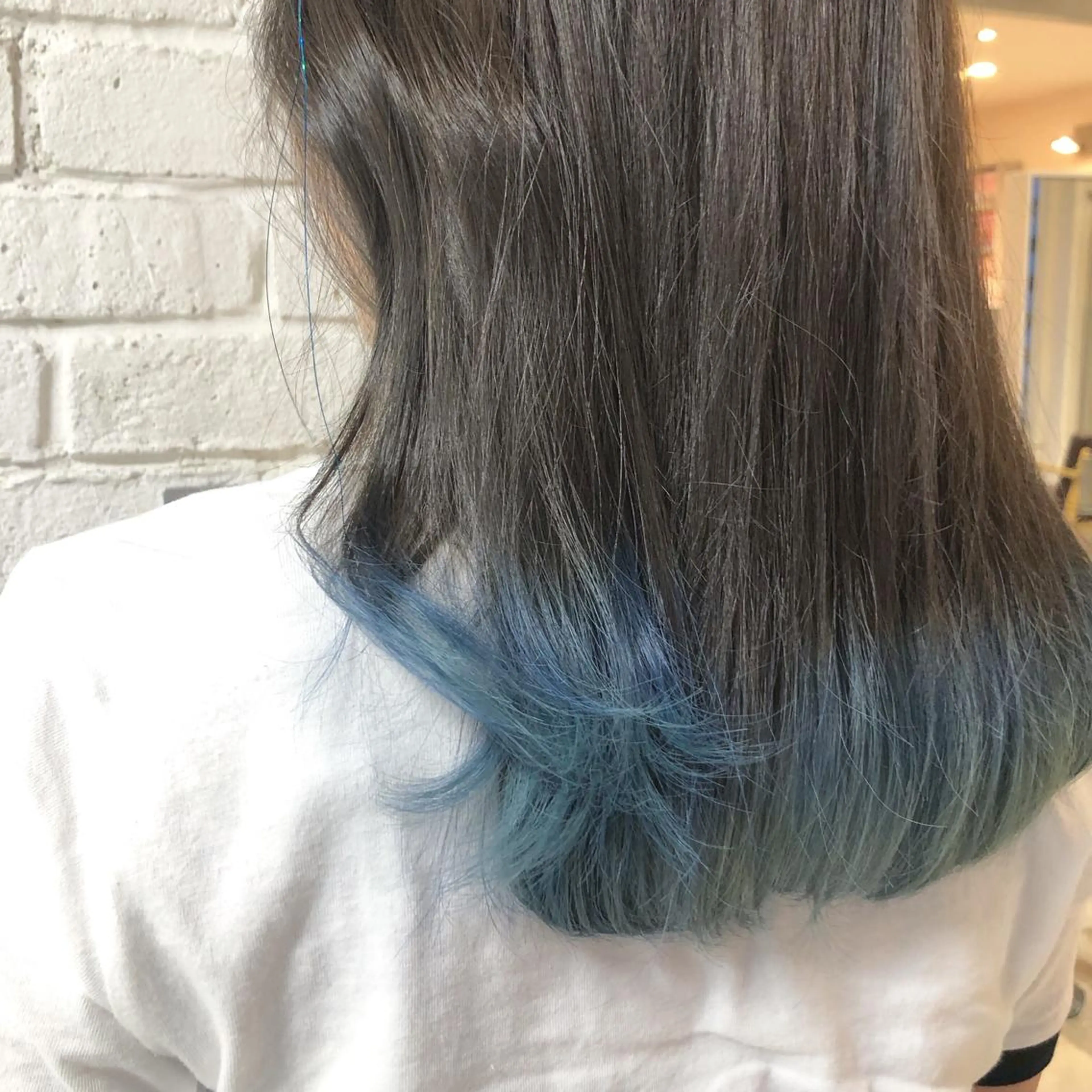 セミロング カラー ORIKA 美容室のヘアスタイル