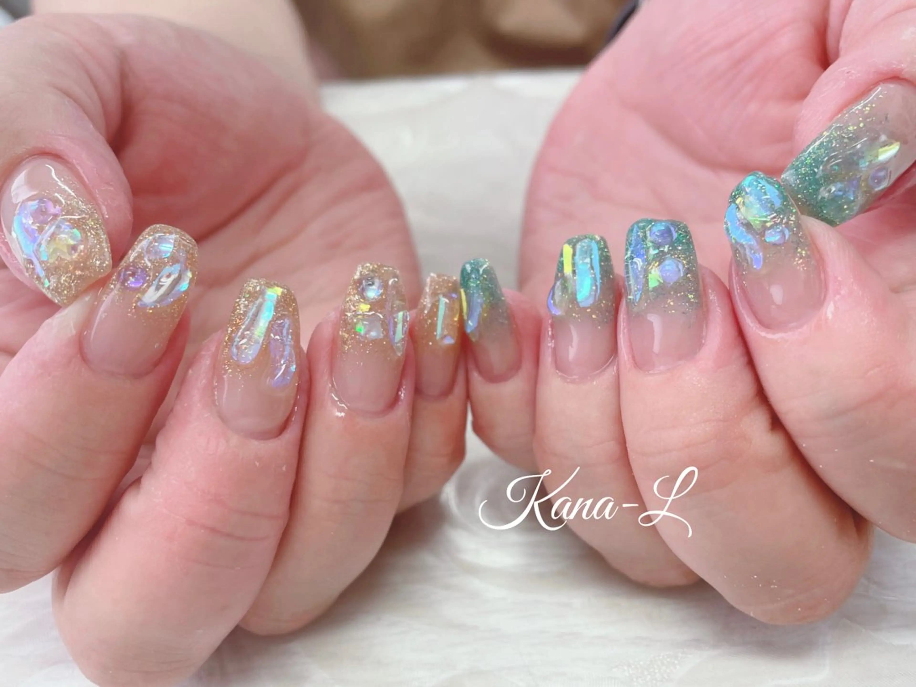 カラー ネイル グラデーションカラー フラッシュネイル ジェルネイル グラデーション キラキラネイル 芦辺 香奈のネイルデザイン