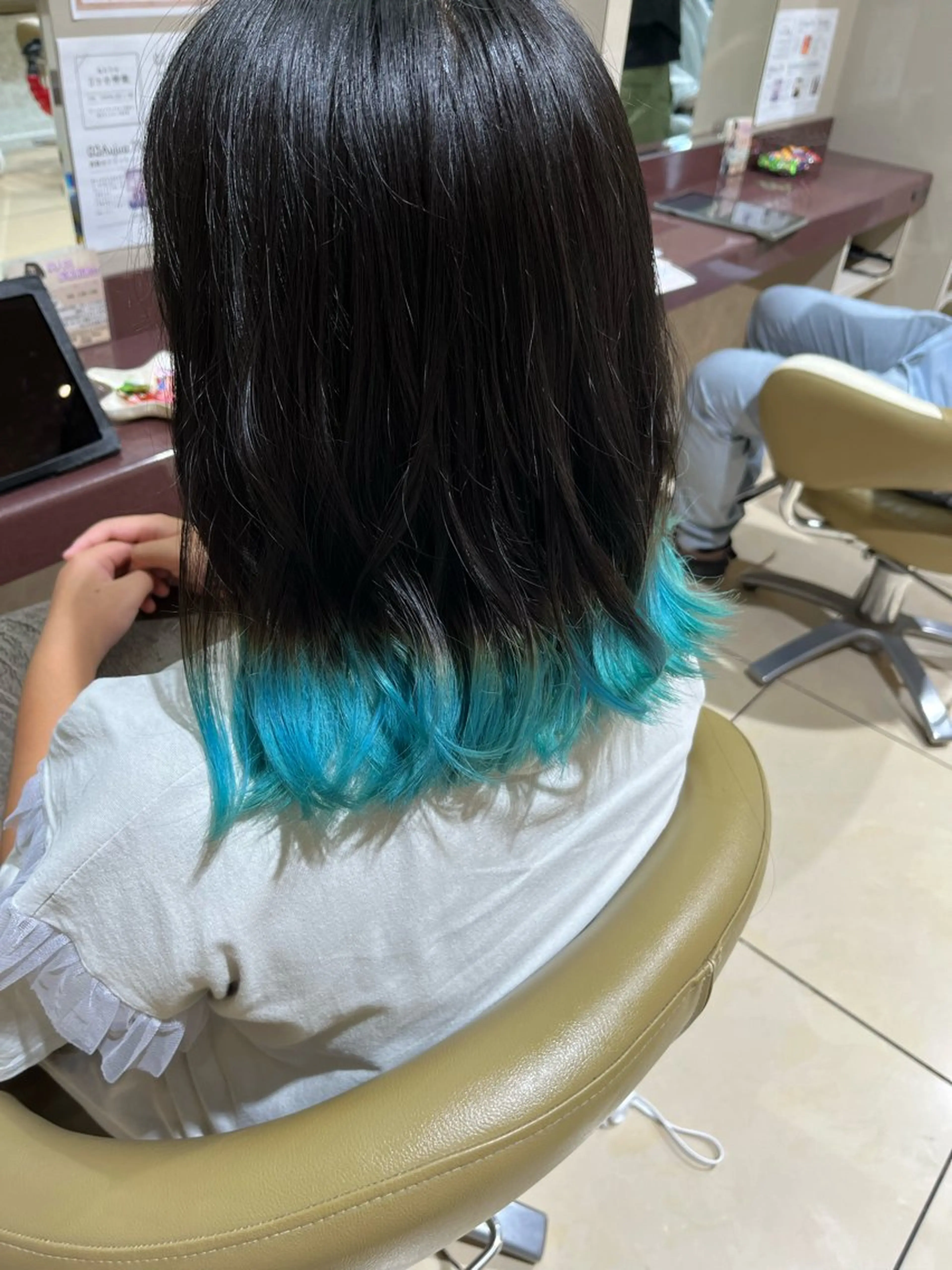 セミロング ヘアカラー 八重樫 夢愛のヘアスタイル