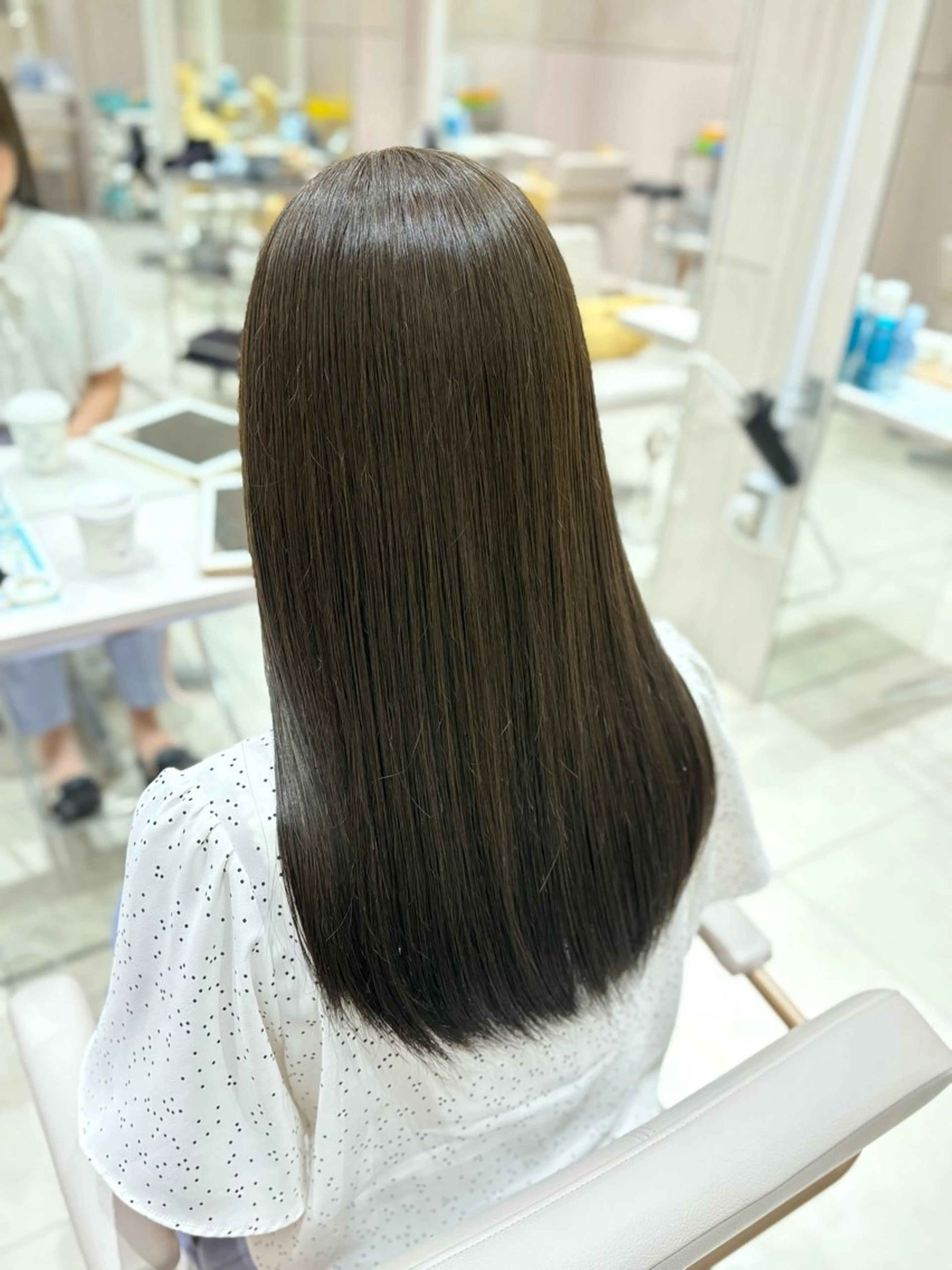 ロング カラー ブラウンカラー イルミナカラー オリーブブラウン ヘアカラー トリートメント 銀座/レイヤー/ 透明感カラー✨りくのヘアスタイル