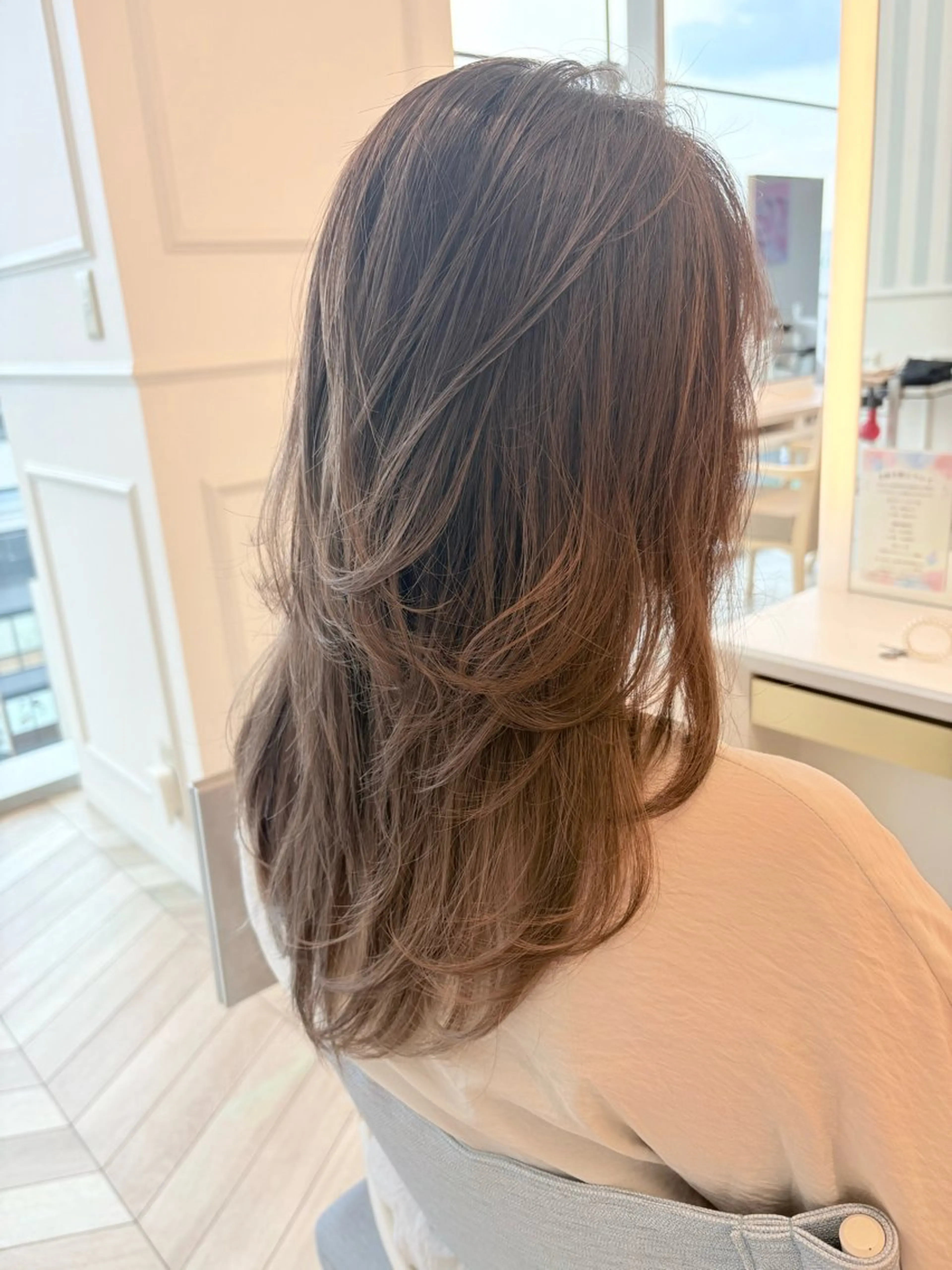 セミロング ハイライト レイヤーカット ✂️小顔カット✂️ 山本有紀のヘアスタイル