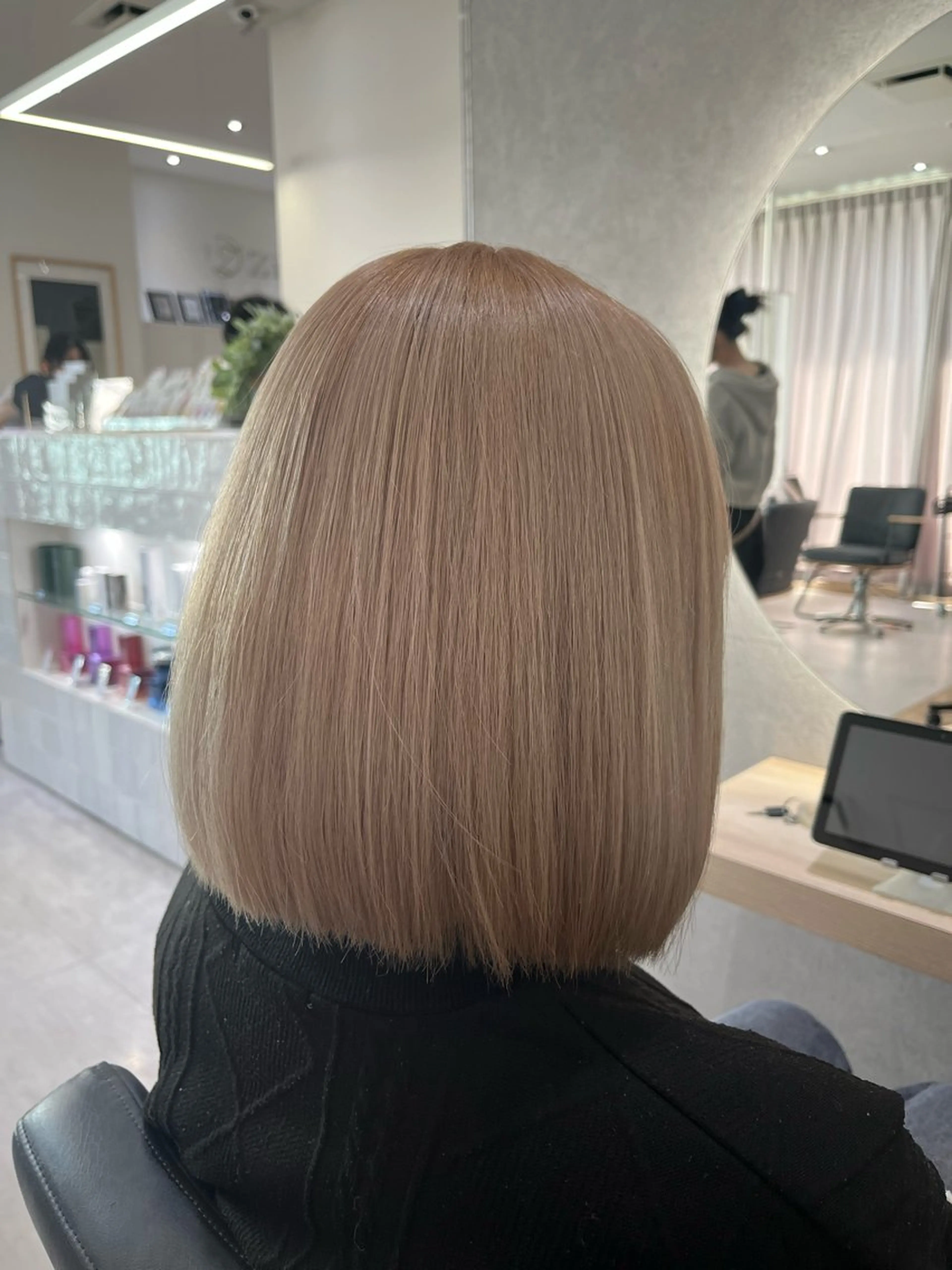 ショート カラー 韓国レイヤー／顔周り ／ブリーチことこのヘアスタイル