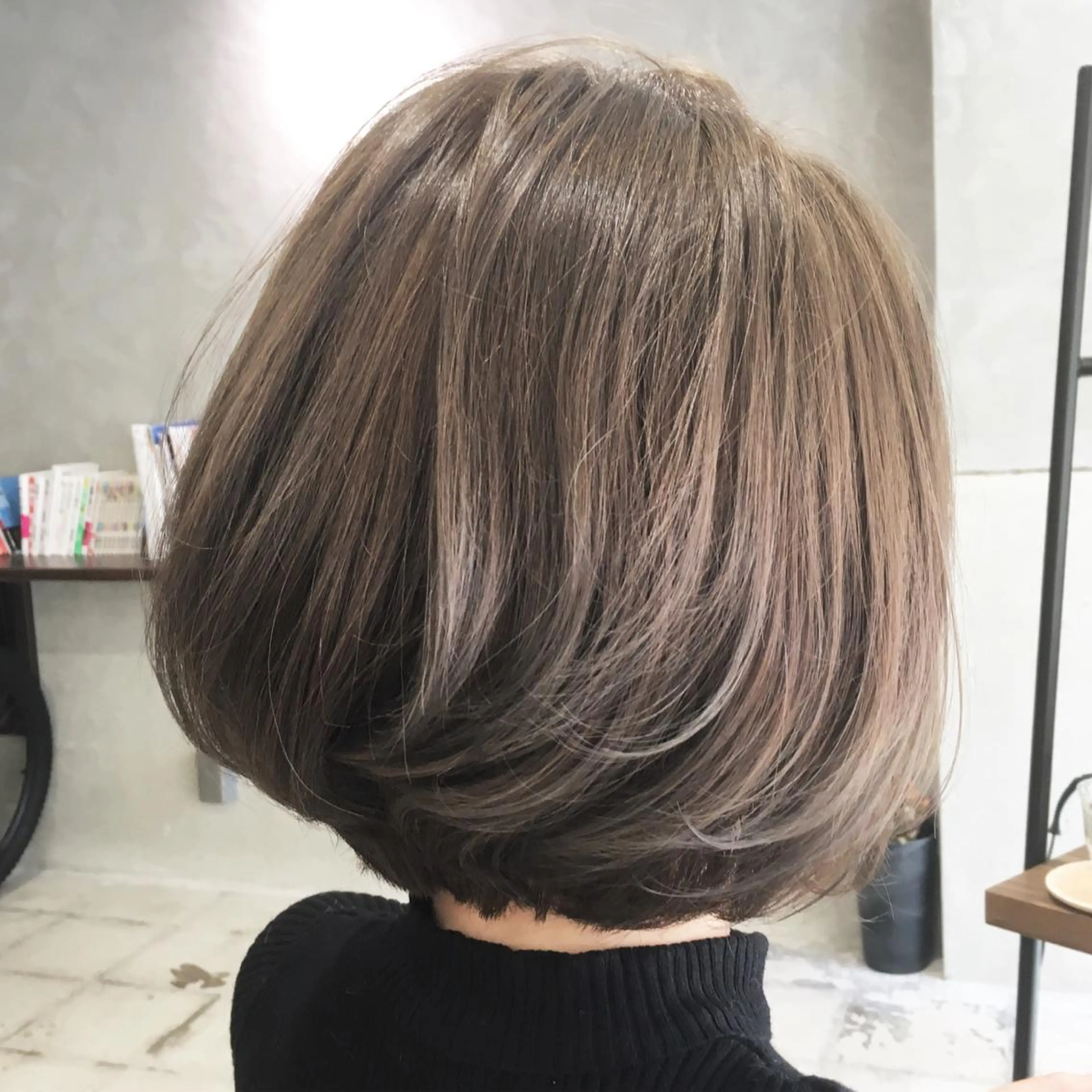 ミディアム カラー アッシュ ブリーチ ヘアカラー 落合 優樹のヘアスタイル