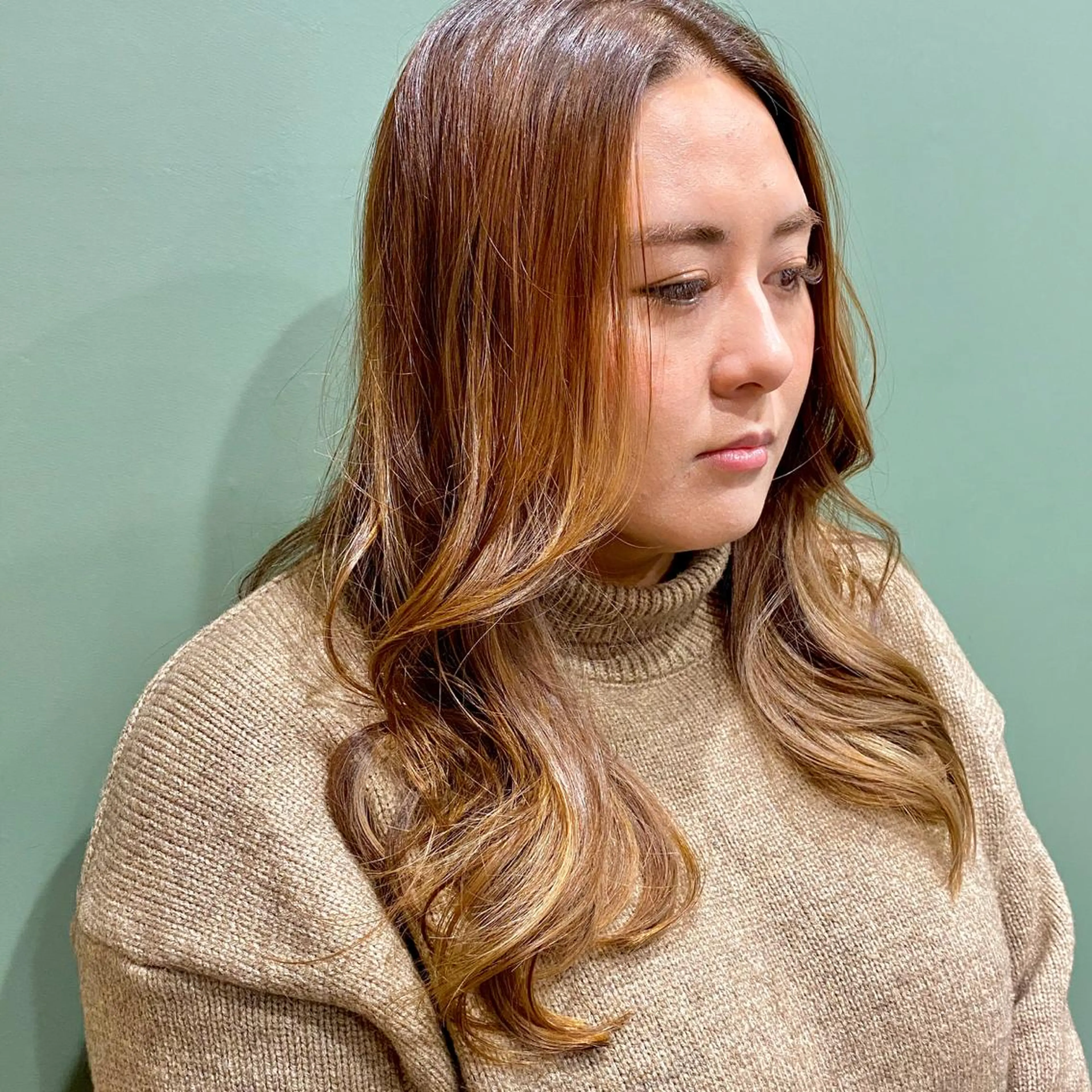 ロング カラー バレイヤージュ ベージュカラー ブリーチ レイヤーカット tender KOZONOのヘアスタイル