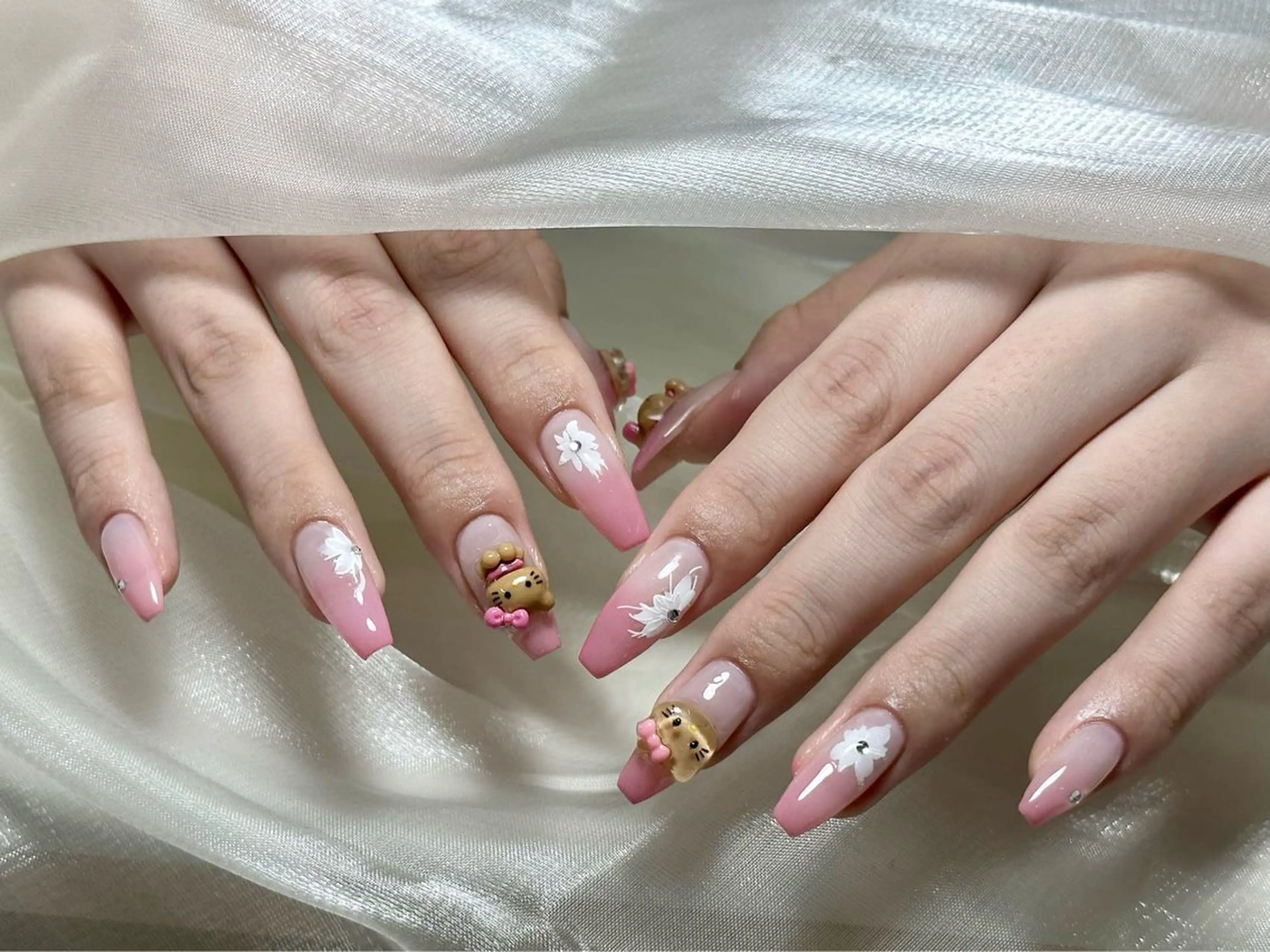 ネイル ハンドネイル ハンドケア 💕Dreamy KIYO💕のネイルデザイン