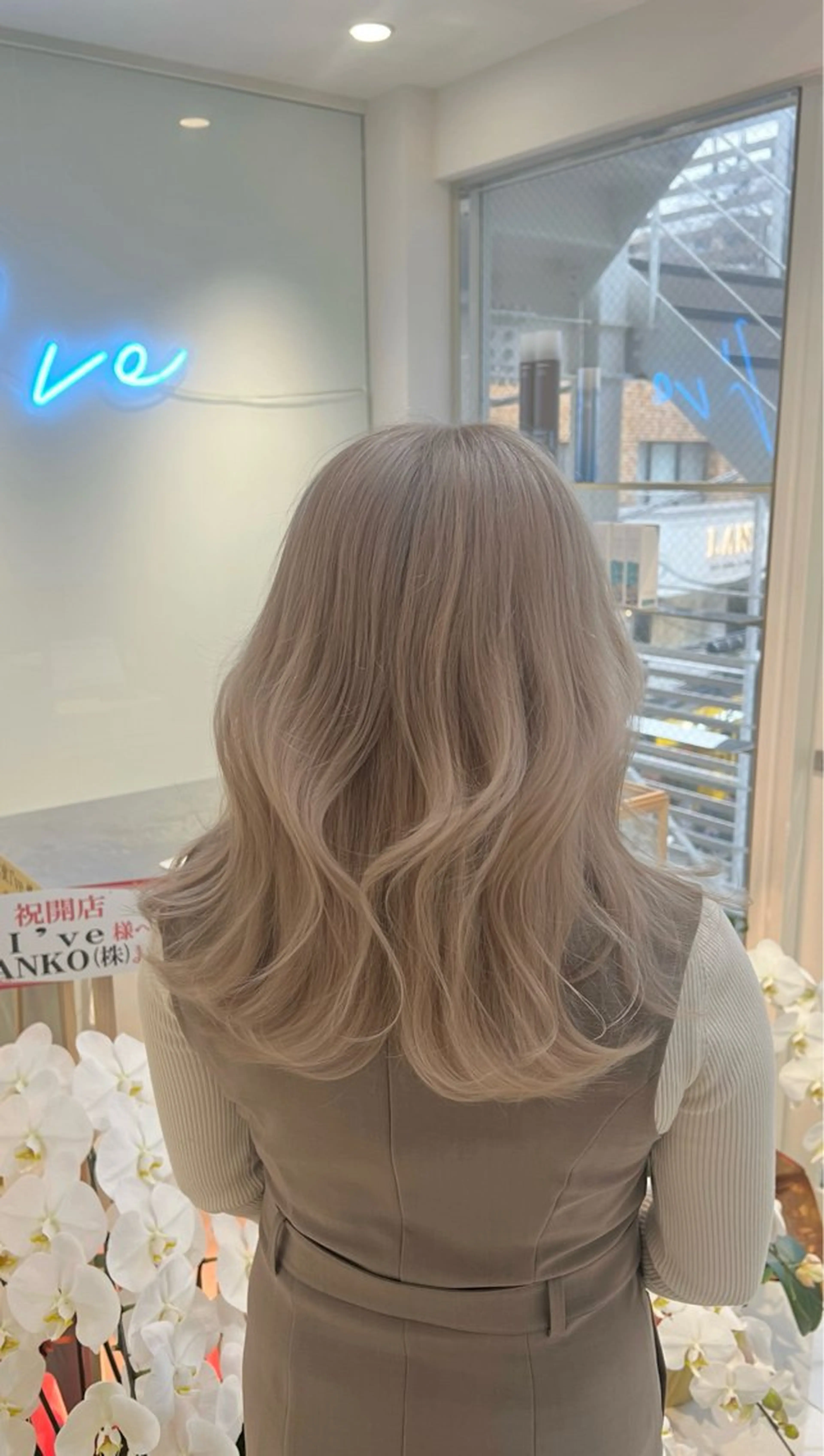 ミディアム カラー 🫧艶ダブルカラー ブリーチ🫧トモヤのヘアスタイル