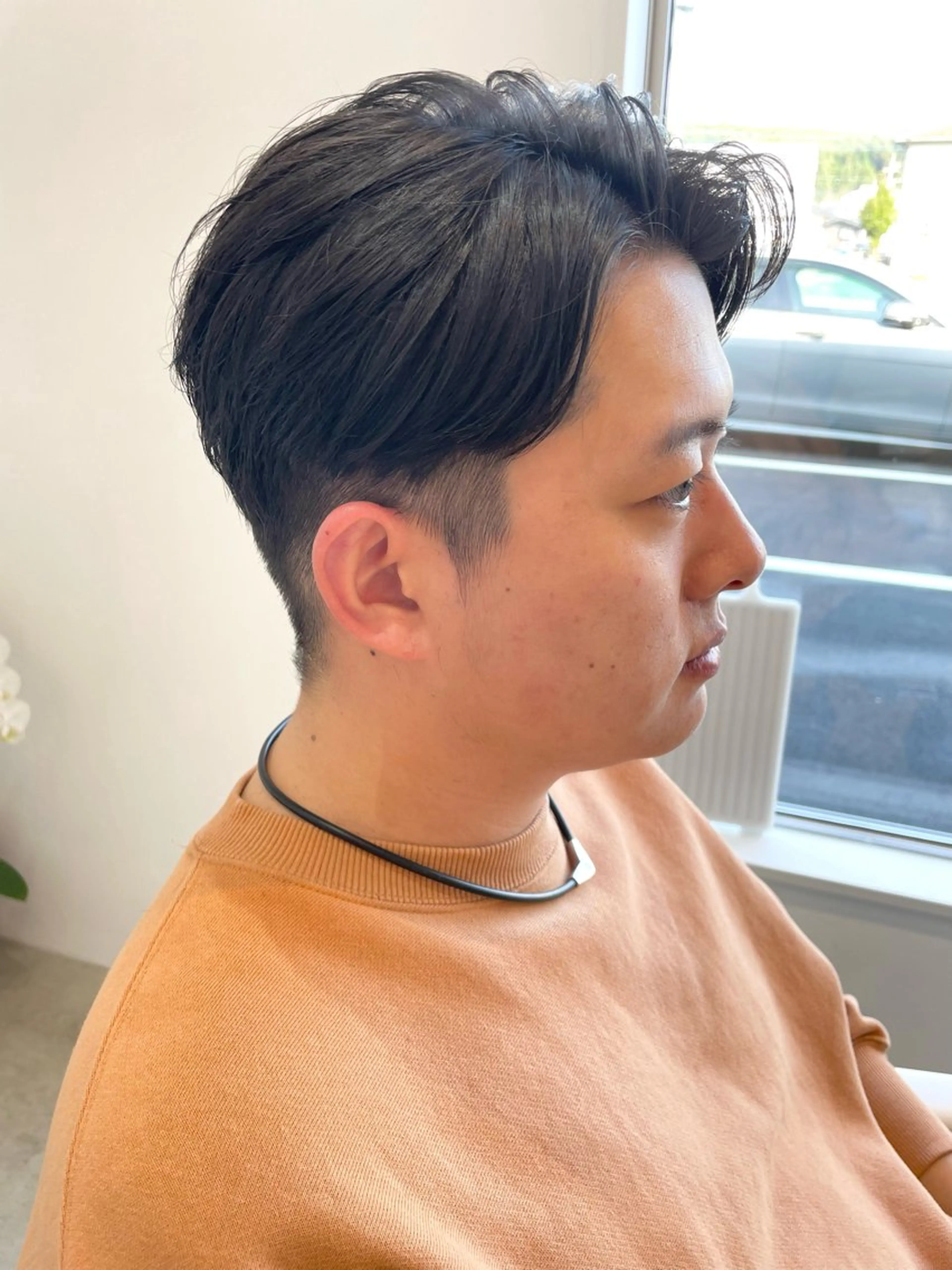 メンズ ビジネス センターパート 刈り上げ カット un【アン】所属・【un】 MANAのヘアスタイル