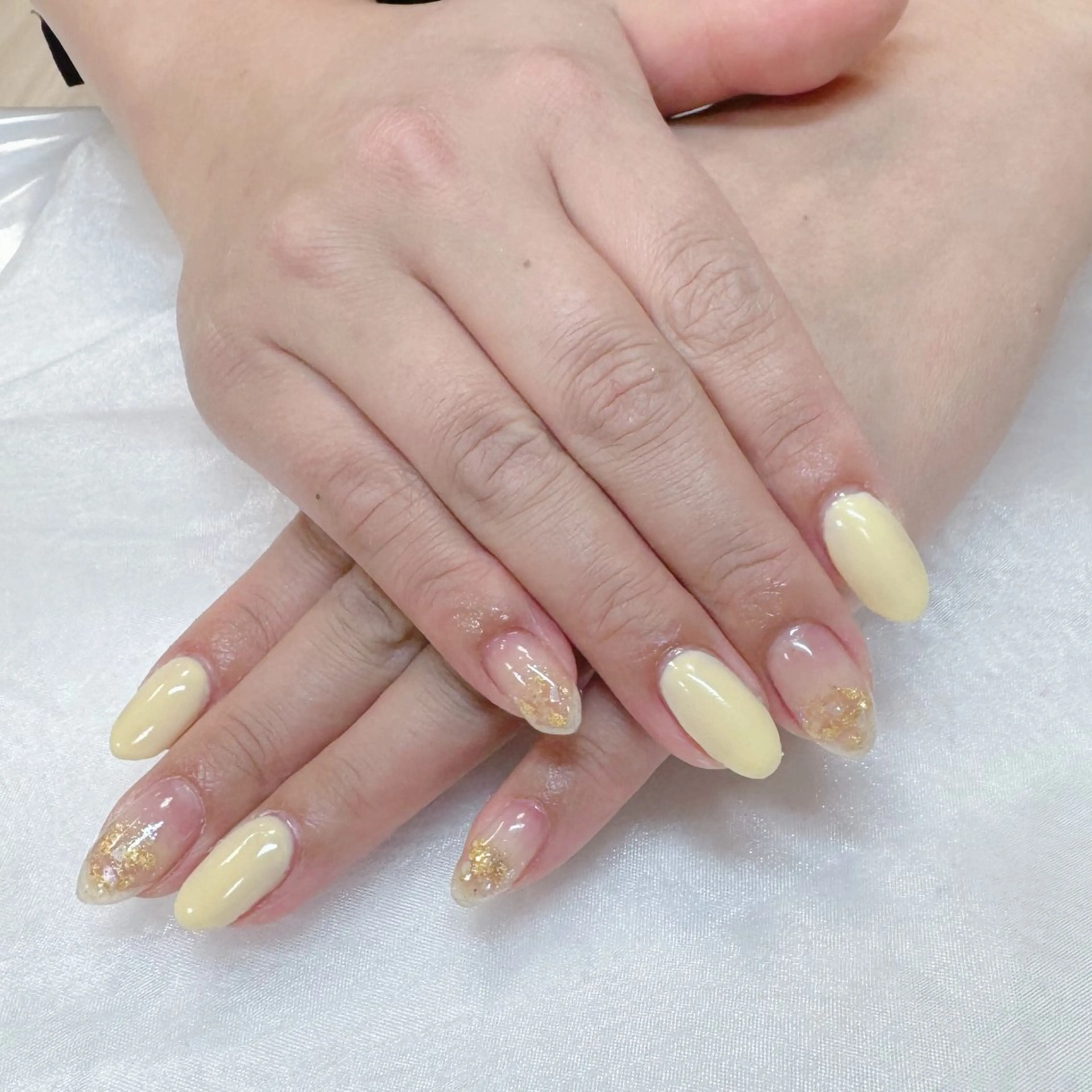 ネイル キラキラネイル ニュアンスネイル 黄色 maruyasu. yのネイルデザイン