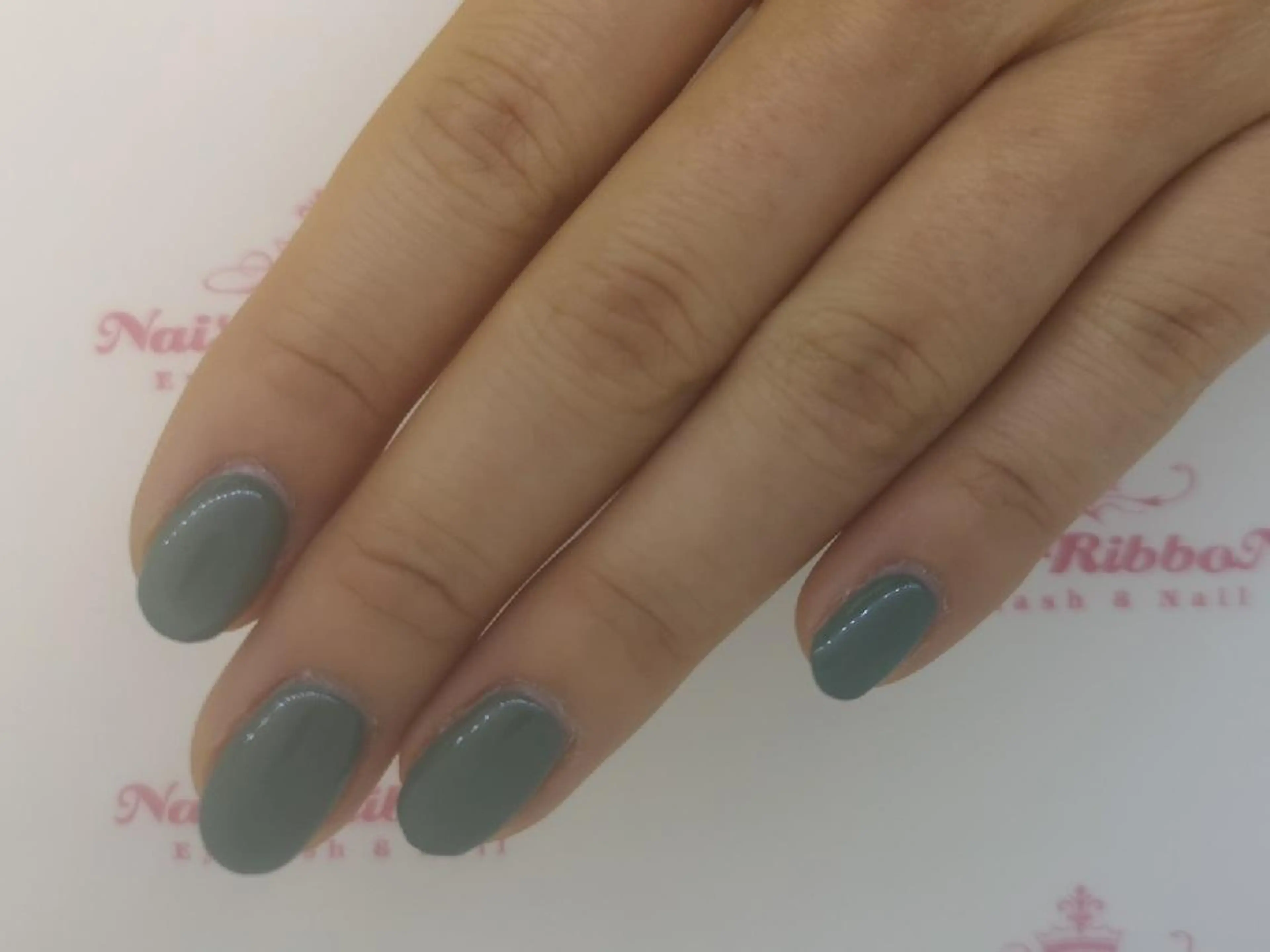 ネイル ネイルリボン 受付スタッフのネイルデザイン