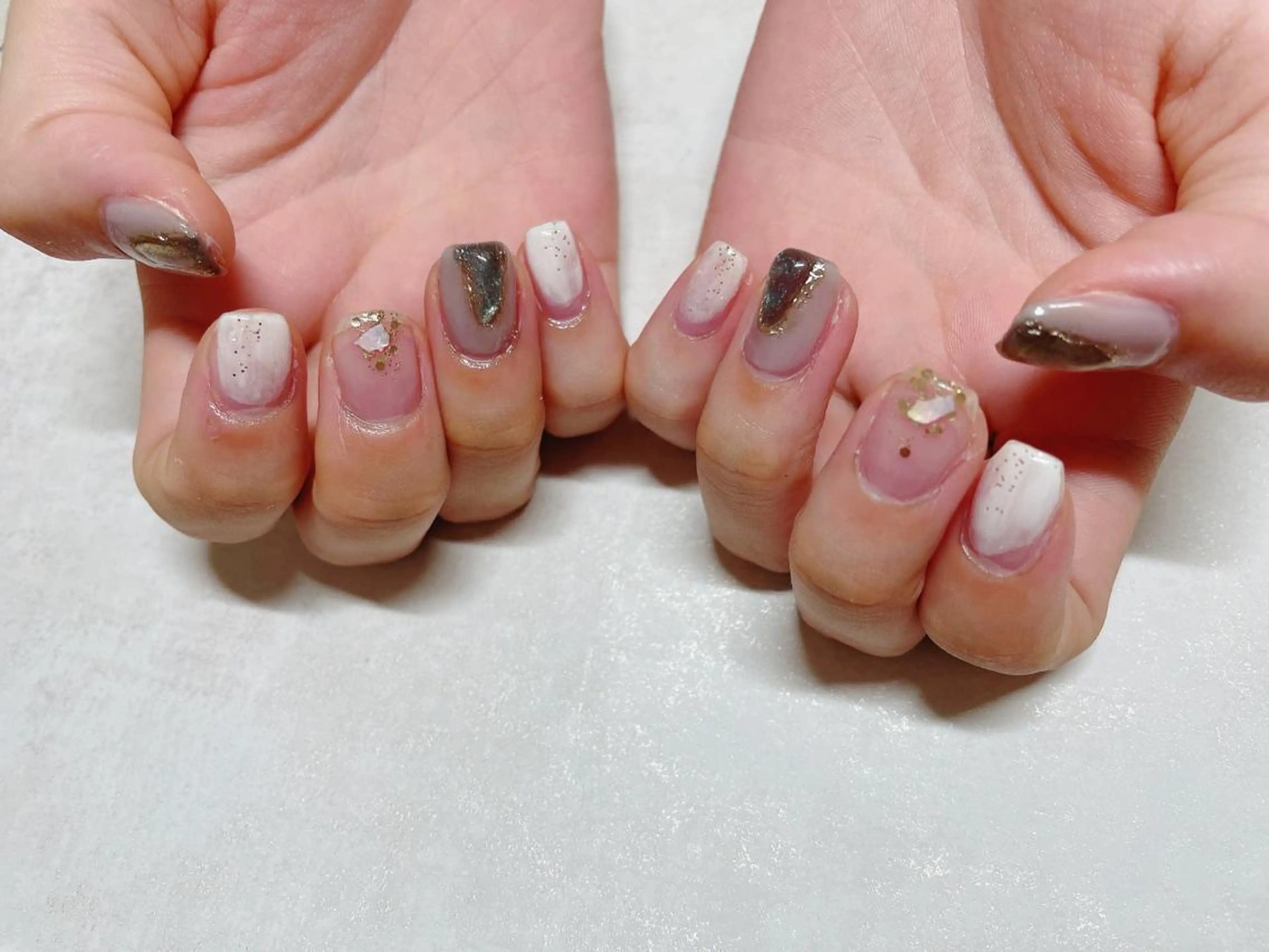 ネイル オーロラネイル フラワーネイル フットネイル フレンチネイル ジェルネイル mogunail &blowのネイルデザイン