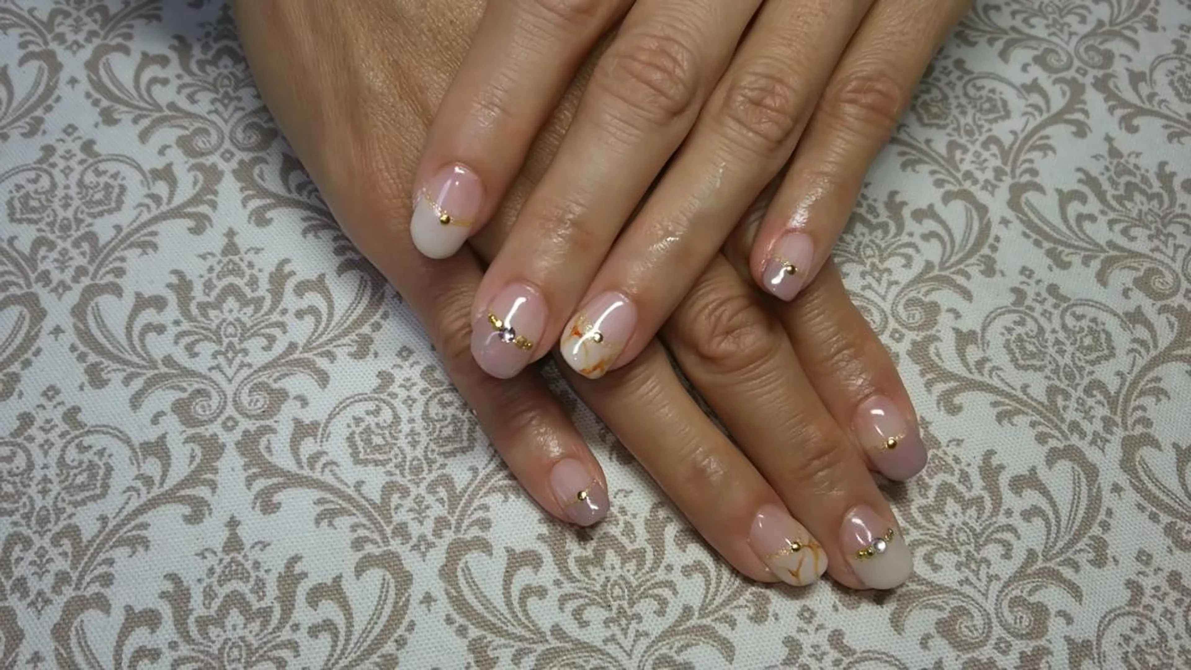 ネイル フレンチネイル 大理石ネイル(マーブル) COCO +のエステ・リラクイメージ