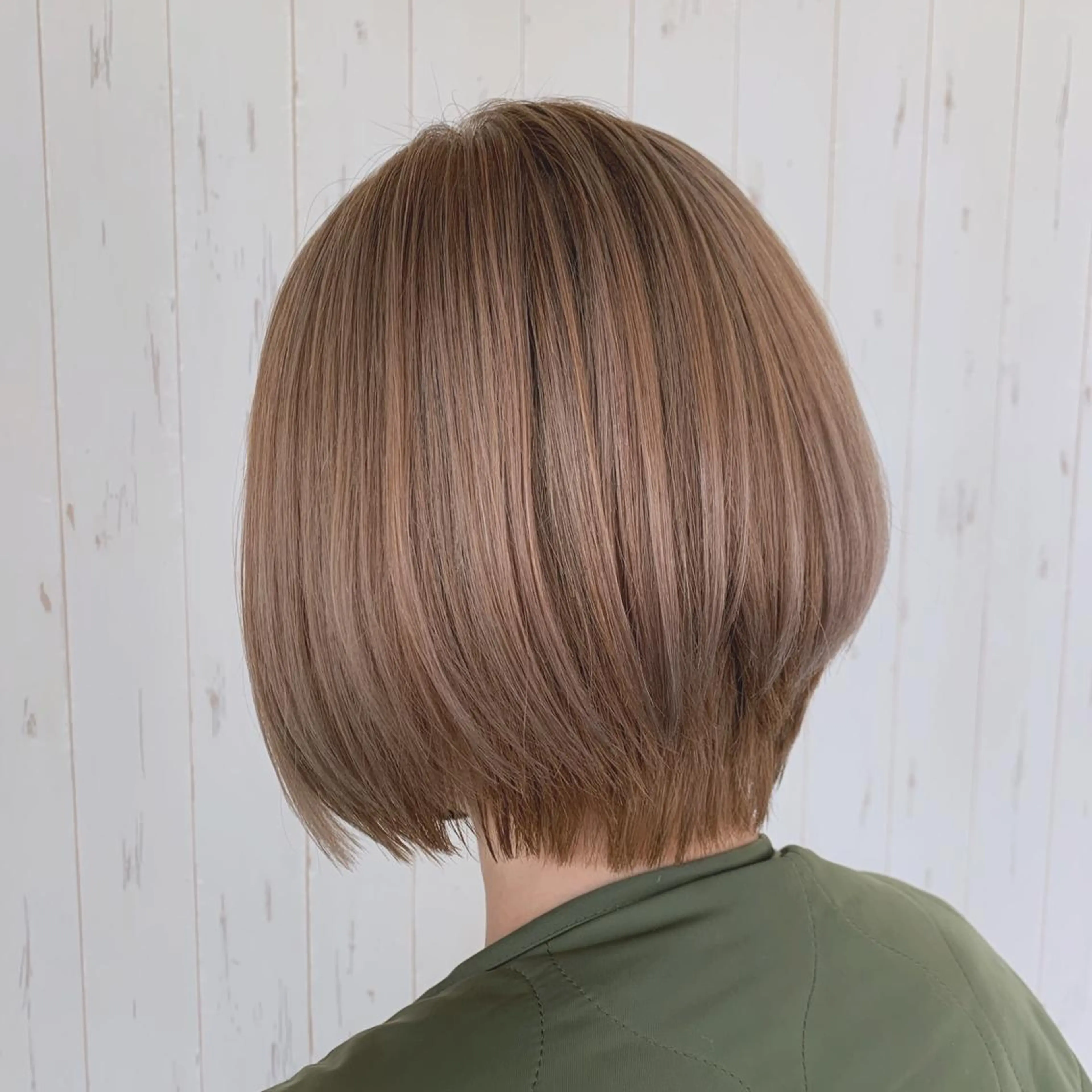 ショート カラー 越智 咲穂のヘアスタイル