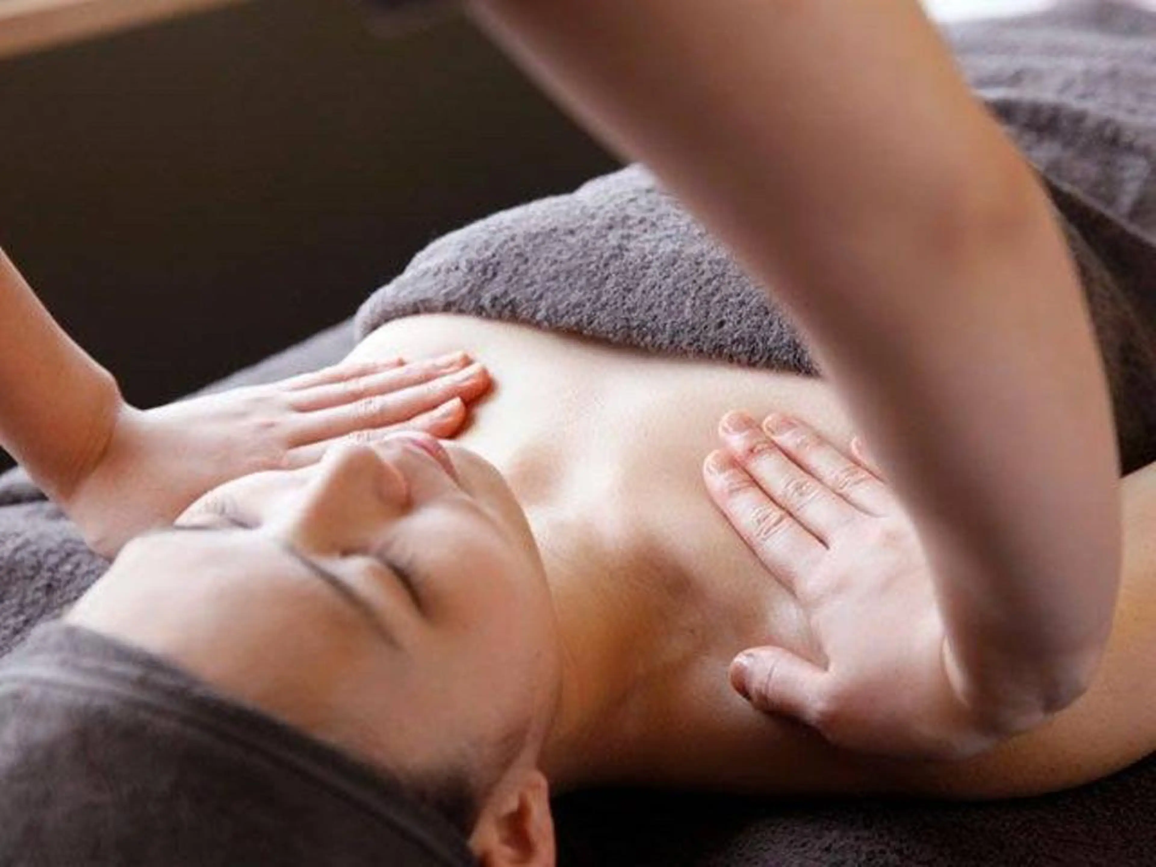 フェイシャル&デコルテマッサージ60分の写真