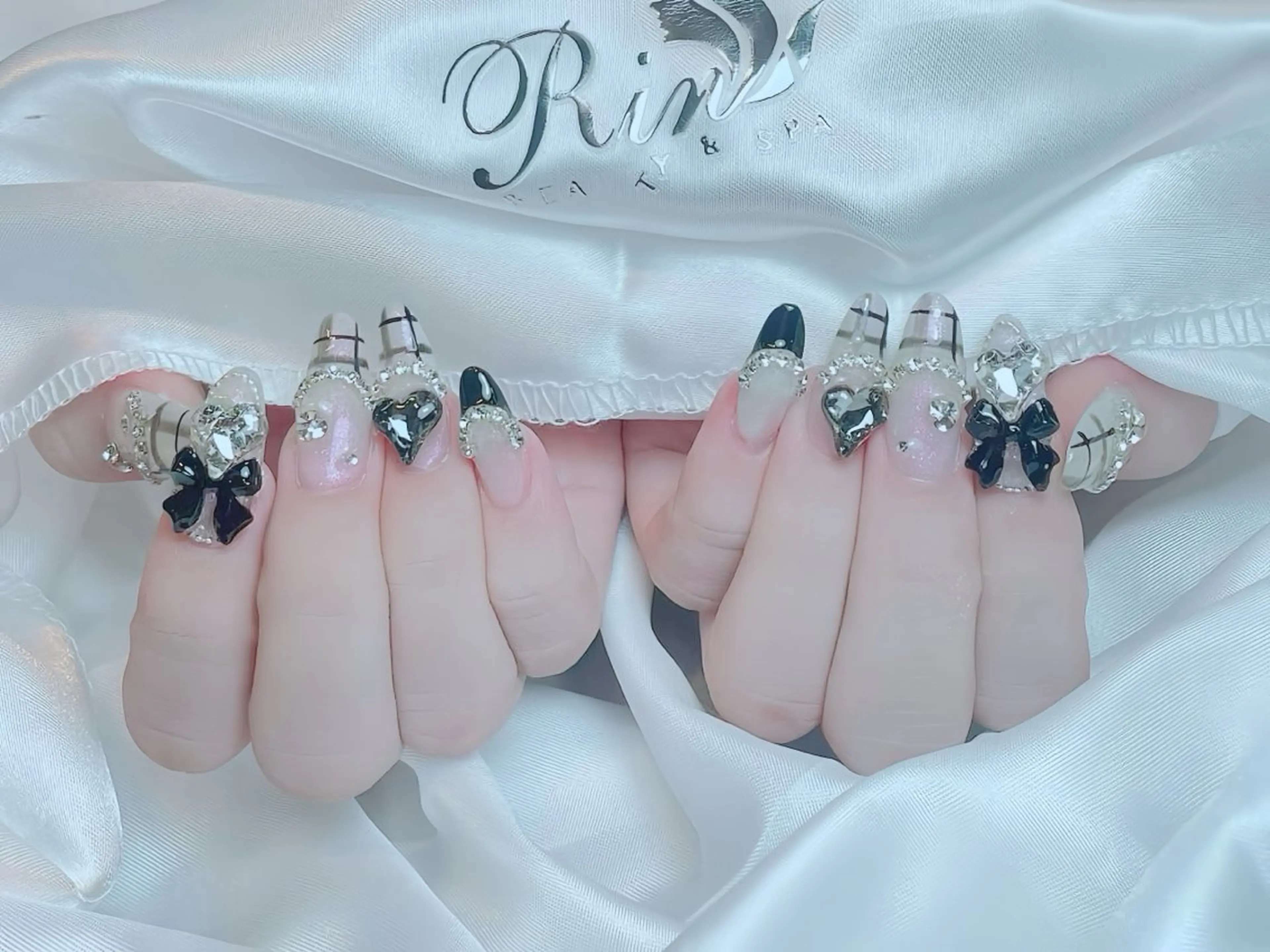 ネイル チークネイル フレンチネイル ガラスフレンチ グラデーション キラキラネイル Rin Nail 新大久保店のネイルデザイン