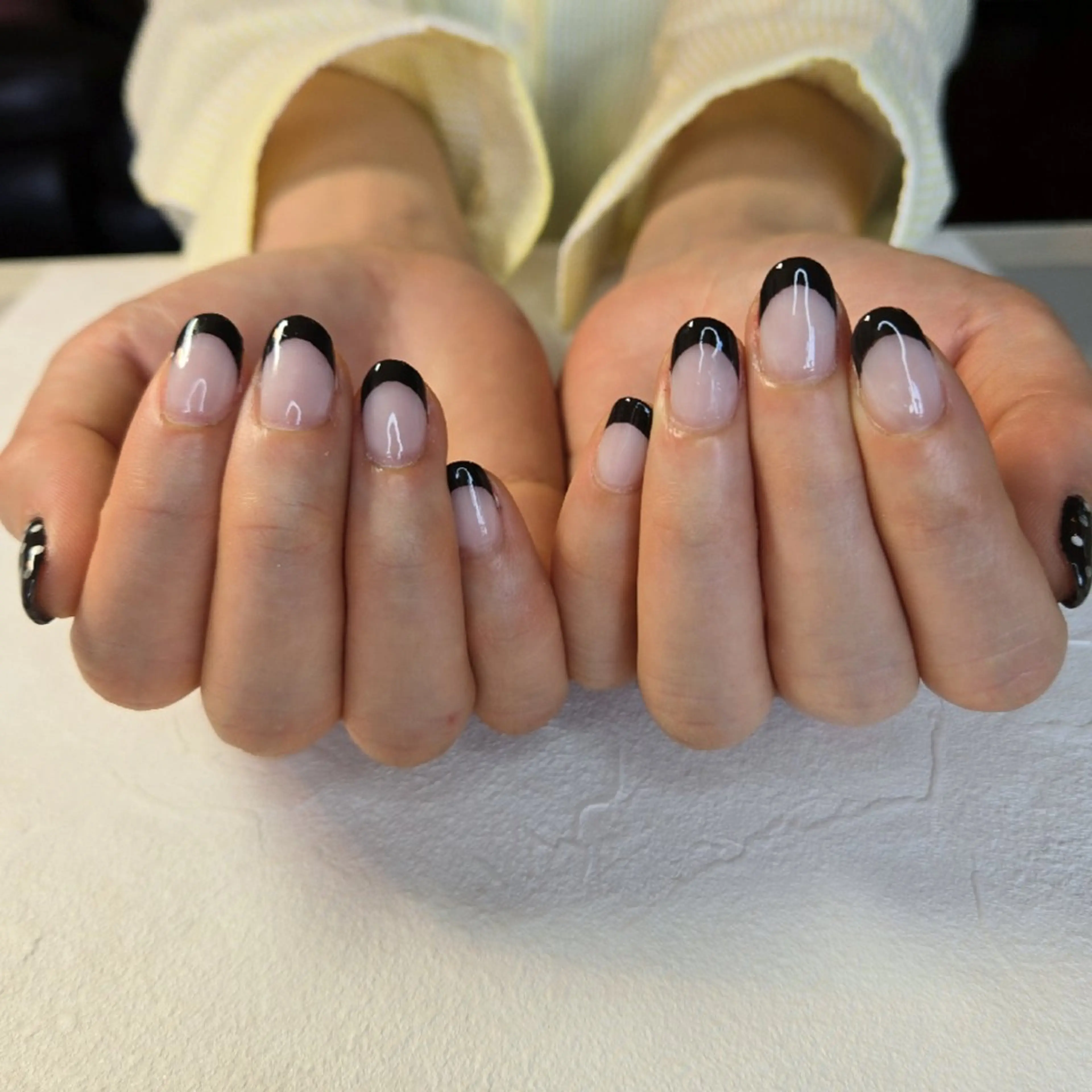 ネイル アートネイル ドット フレンチネイル ジェルネイル スカルプネイル Nail Allureのネイルデザイン