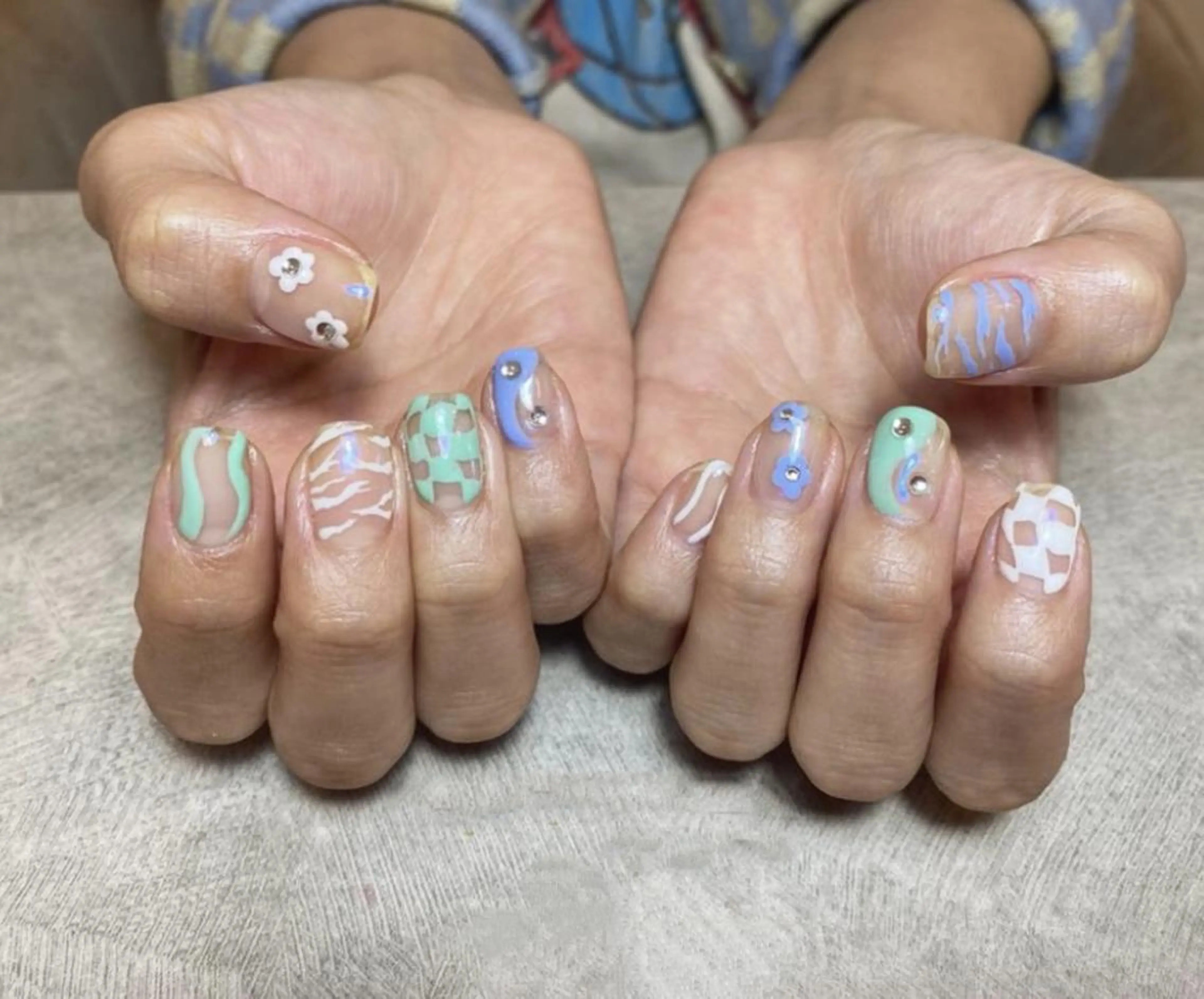 ネイル クリアネイル nail salon CHEのネイルデザイン